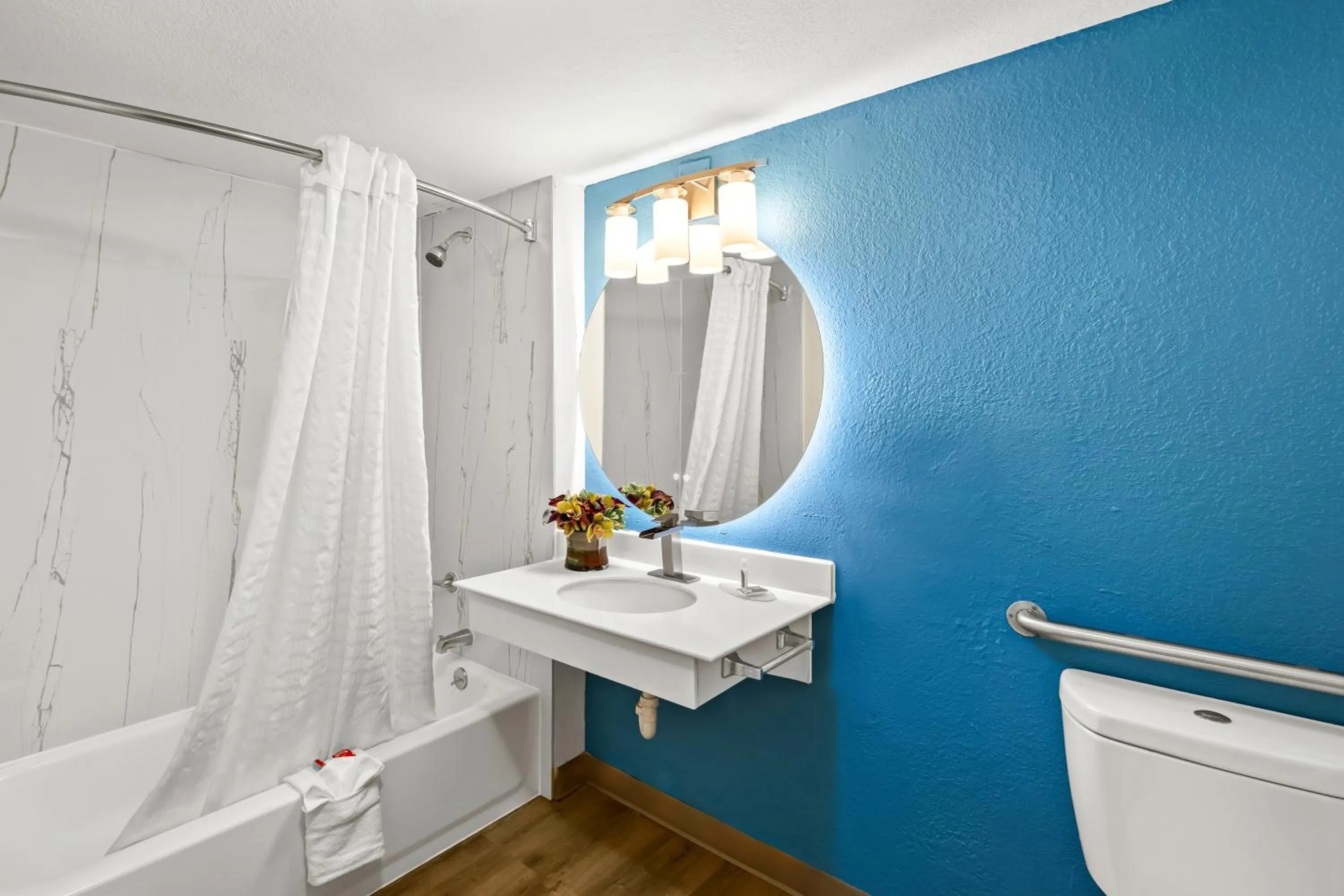 Bathroom in Econo Lodge Augusta North - Washington Road