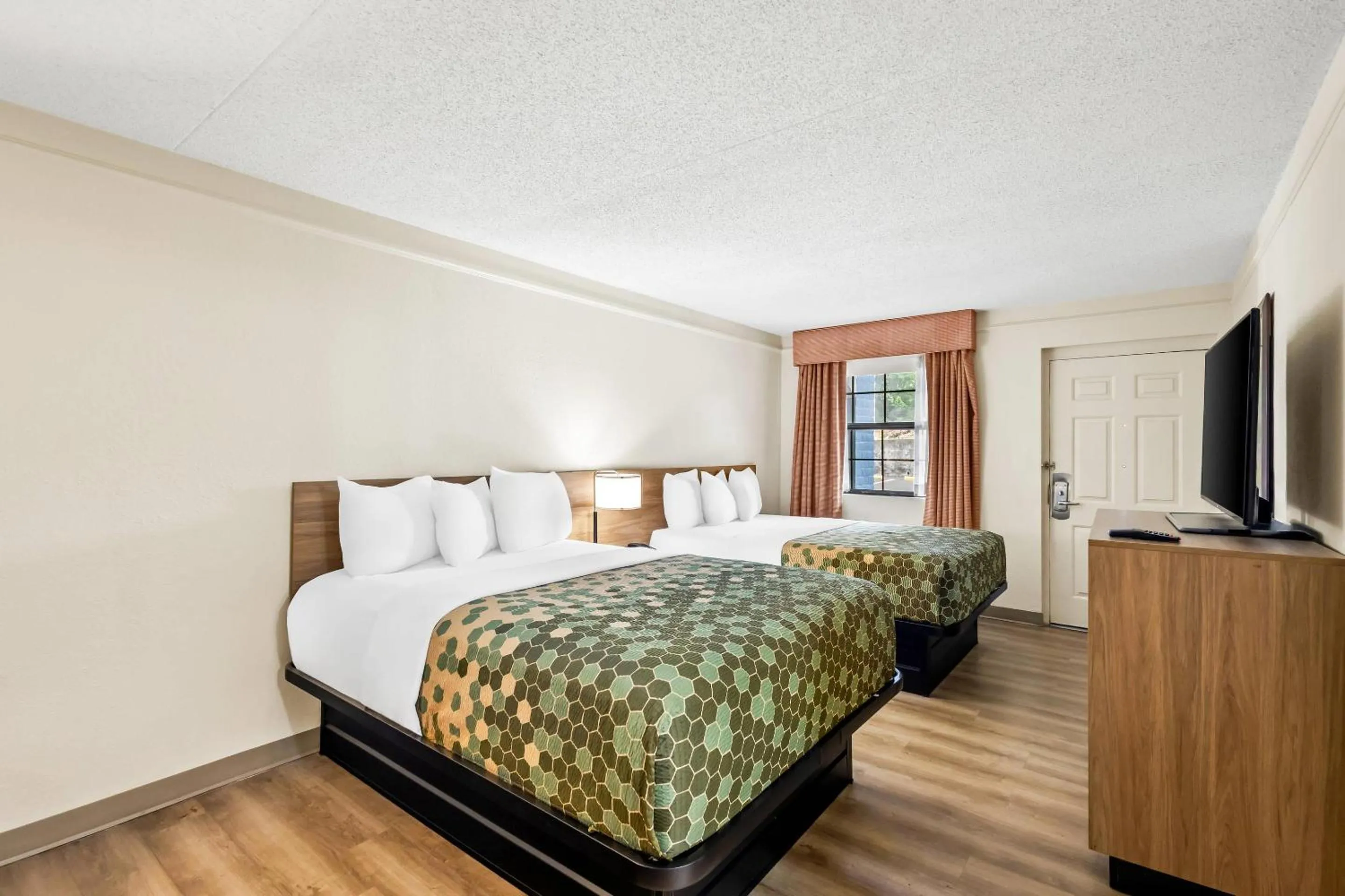 Bedroom, Bed in Econo Lodge Augusta North - Washington Road