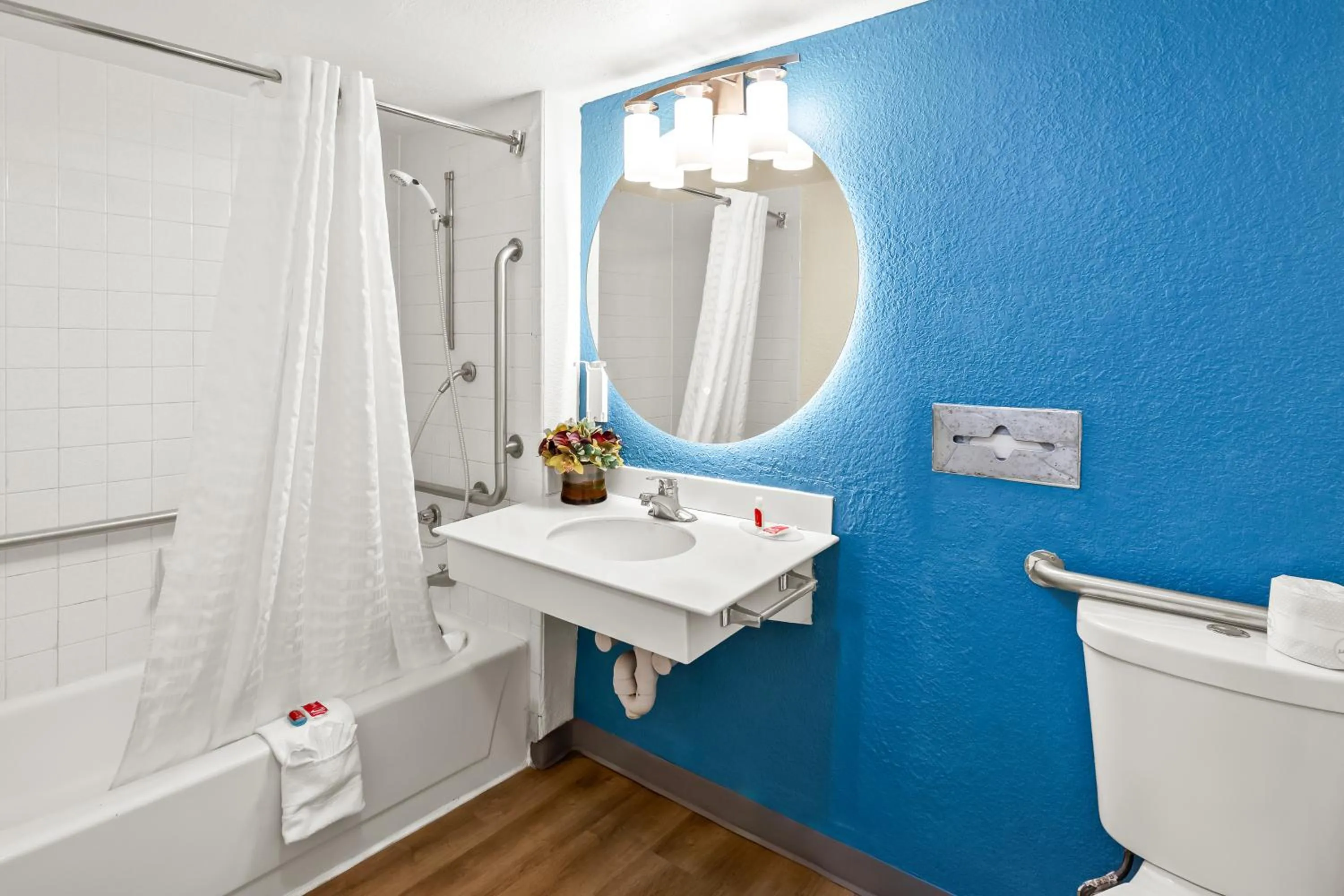 Bathroom in Econo Lodge Augusta North - Washington Road