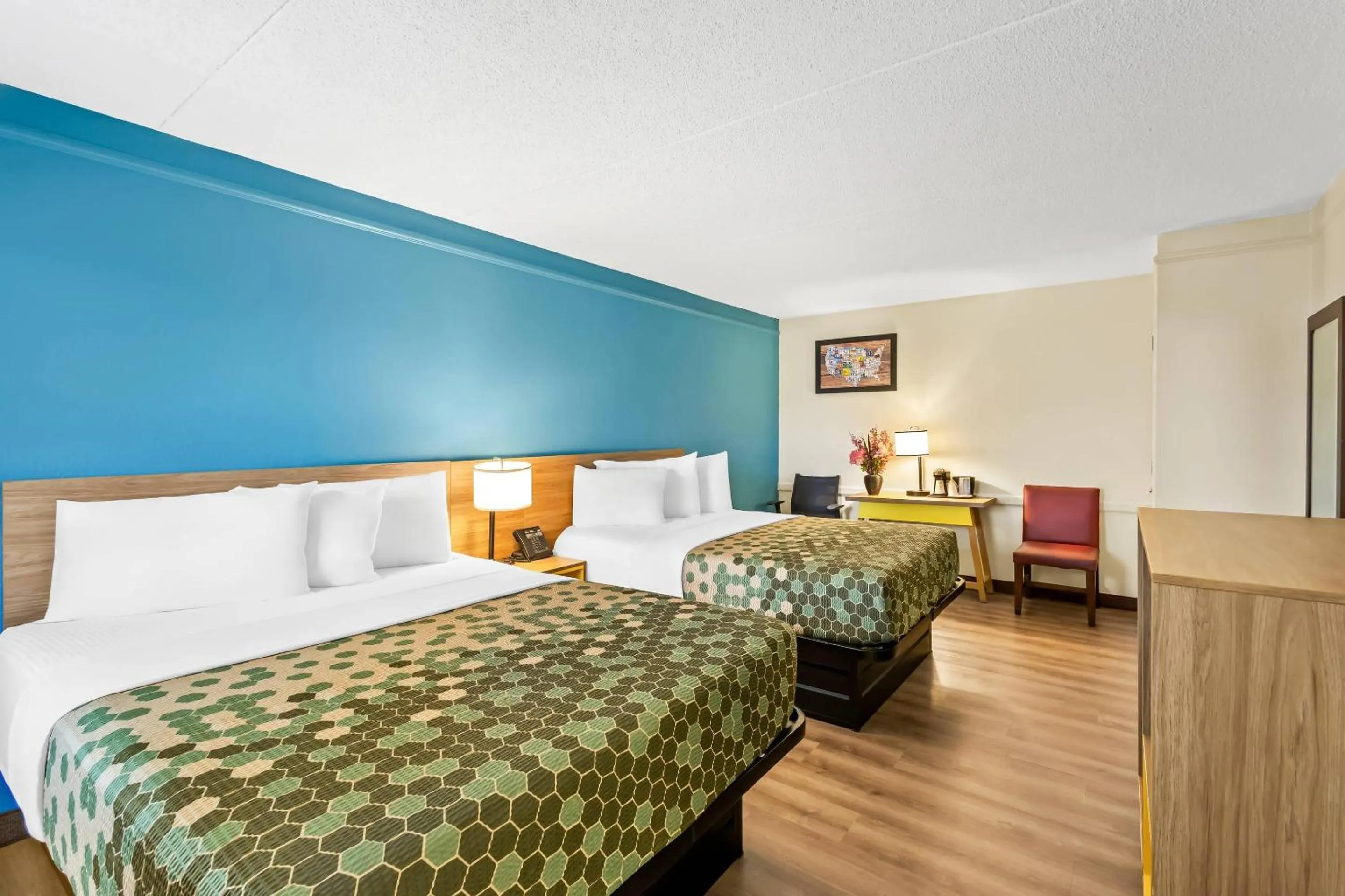 Bedroom, Bed in Econo Lodge Augusta North - Washington Road