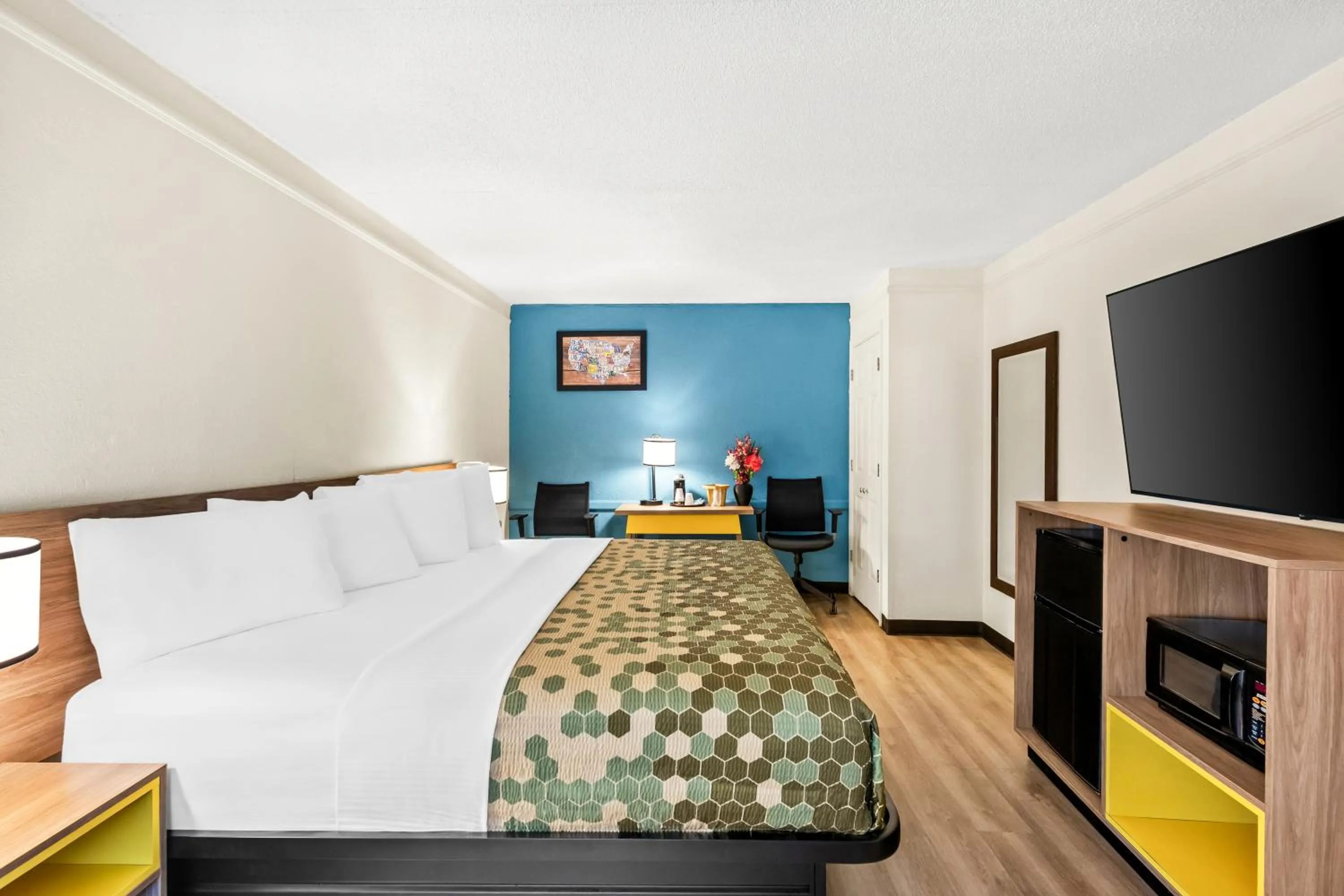 Bed in Econo Lodge Augusta North - Washington Road