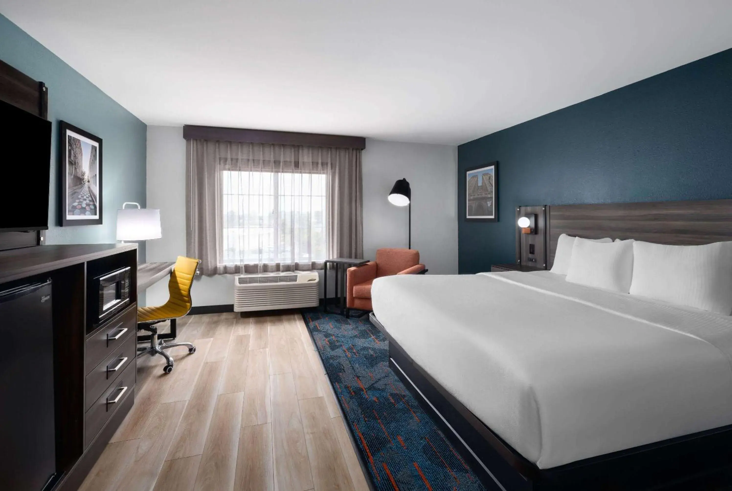 Deluxe King Room - Non-Smoking in La Quinta by Wyndham Greensboro NC Deluxe King Room - Non-Smoking in La Quinta by Wyndham Greensboro NC