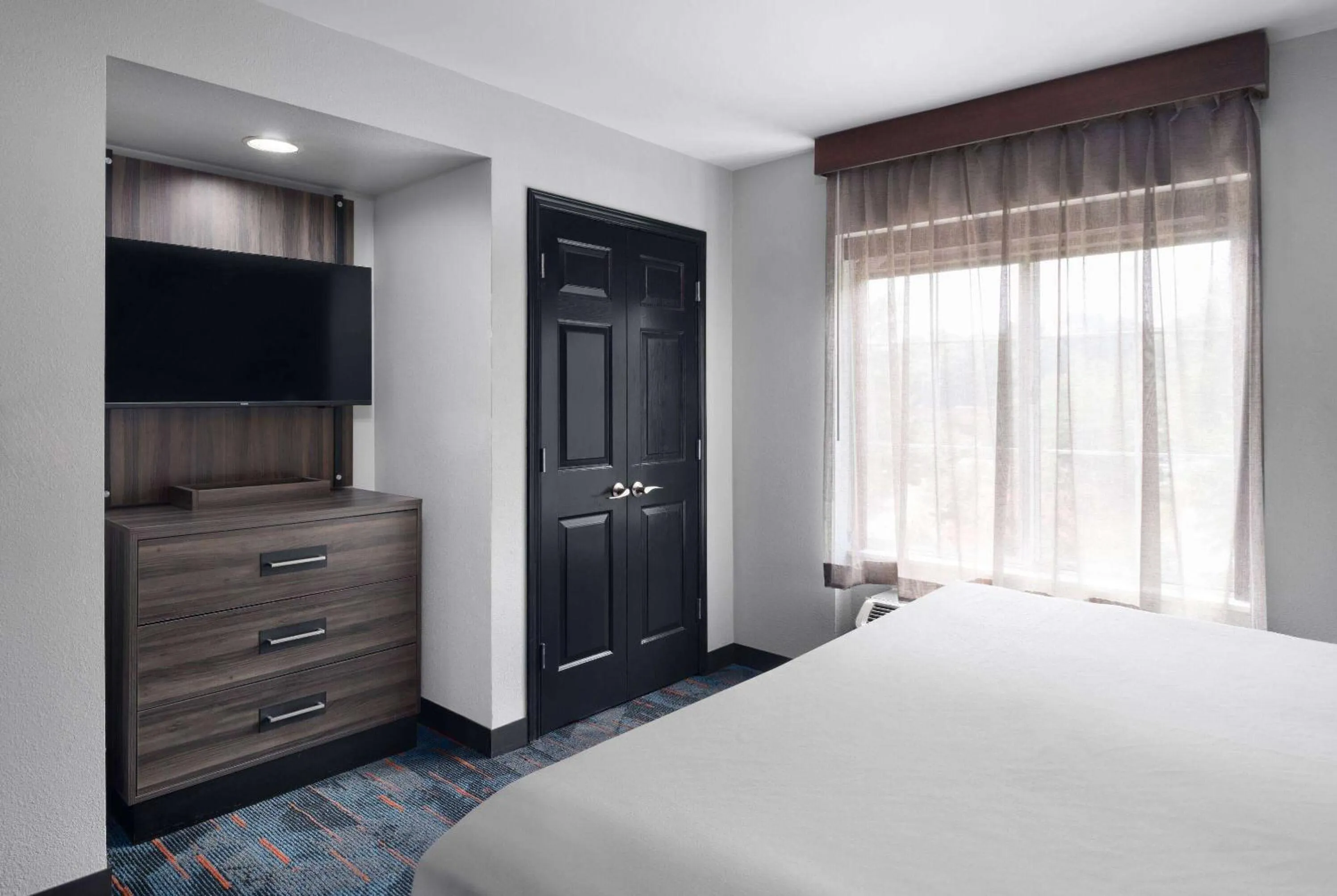 Photo of the whole room, Bed in La Quinta by Wyndham Greensboro NC