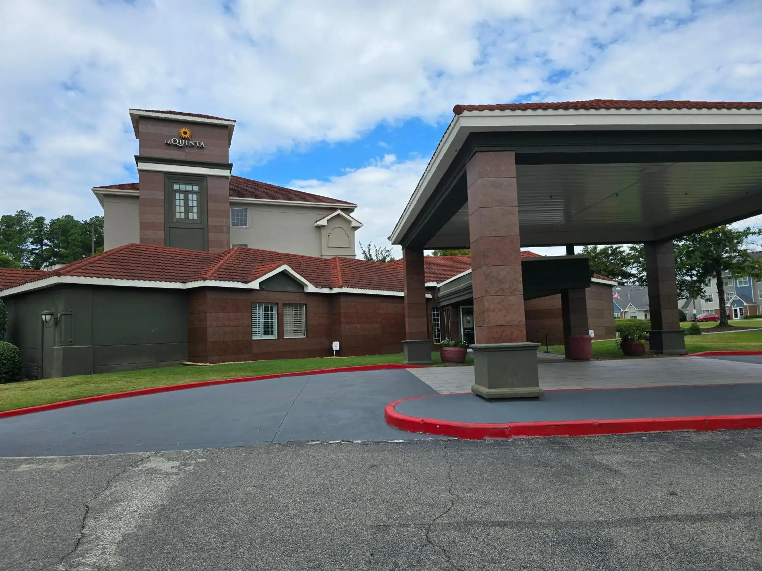 Property building in La Quinta by Wyndham Birmingham Homewood Property building in La Quinta by Wyndham Birmingham Homewood