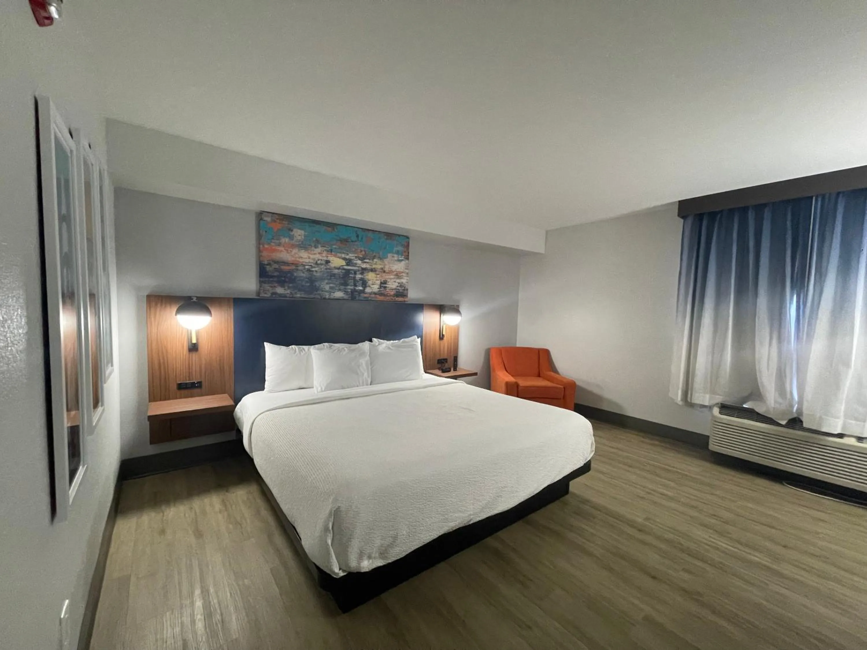 Bedroom, Bed in La Quinta by Wyndham Birmingham Homewood