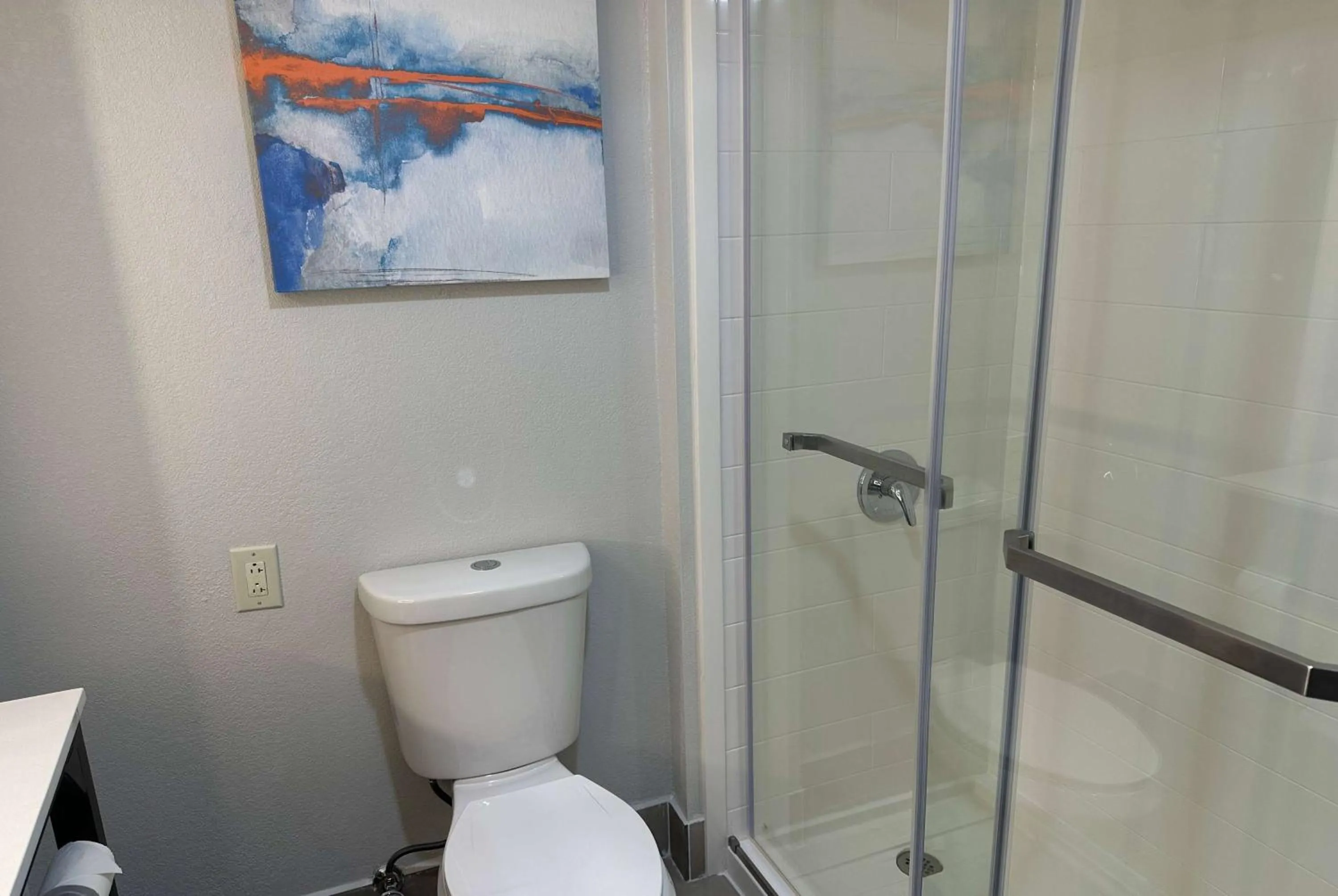 Bathroom in La Quinta by Wyndham Birmingham Homewood