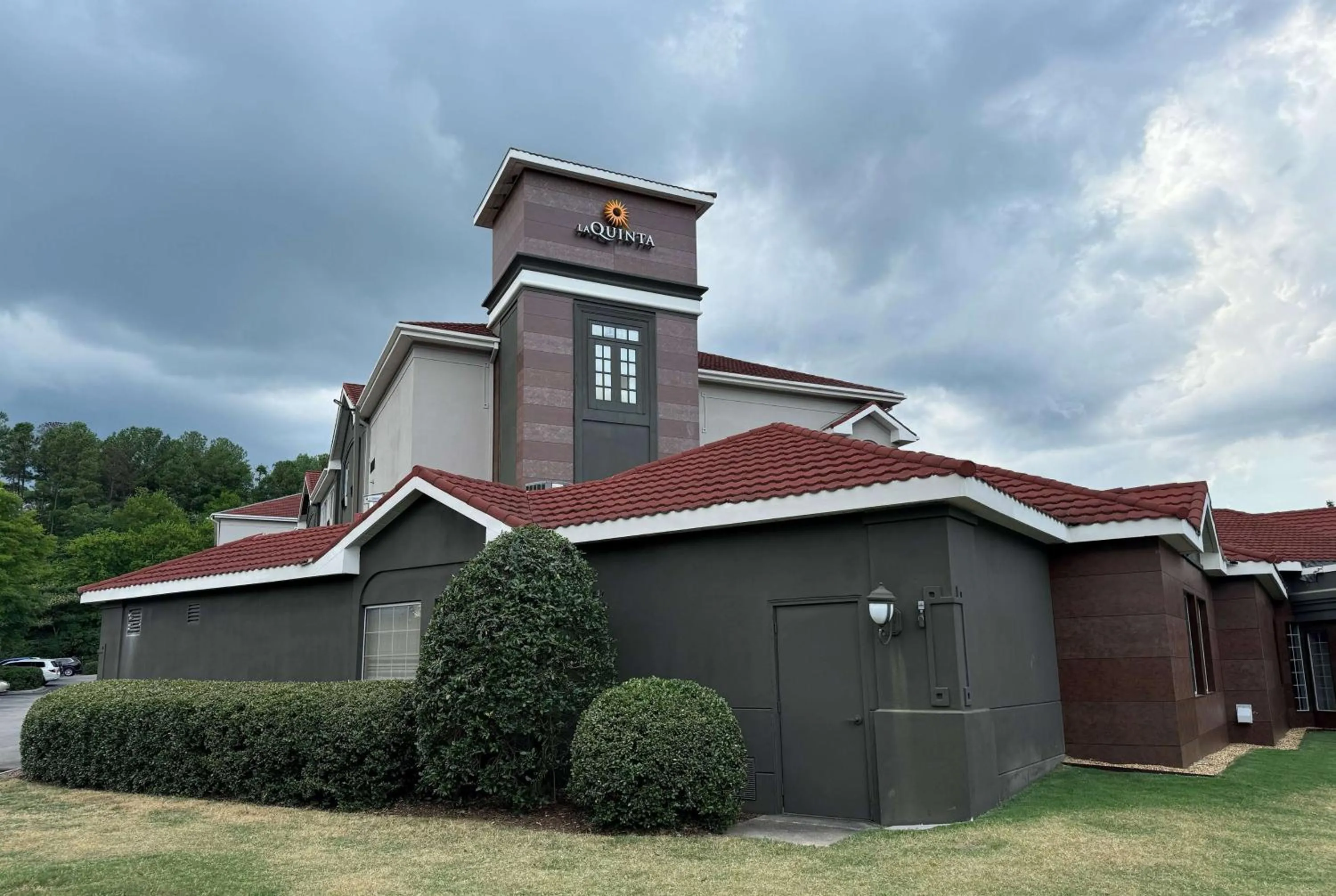 Property building in La Quinta by Wyndham Birmingham Homewood