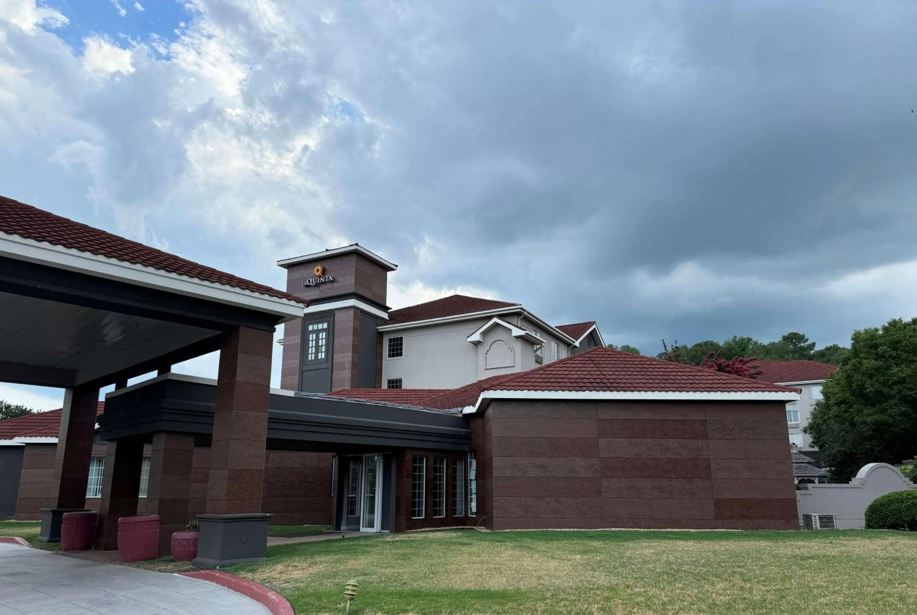 Property building in La Quinta by Wyndham Birmingham Homewood