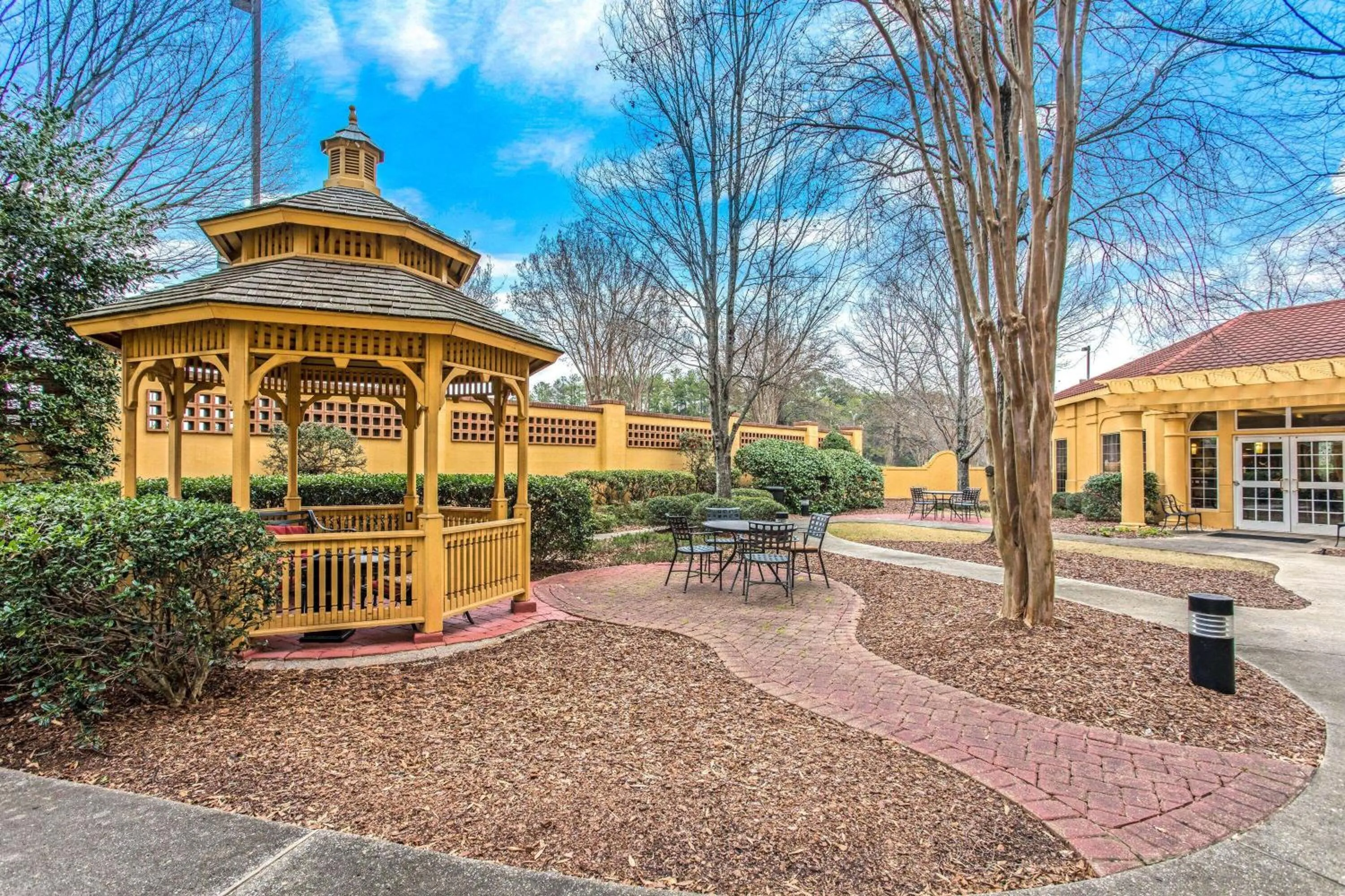 Garden in La Quinta by Wyndham Birmingham Homewood