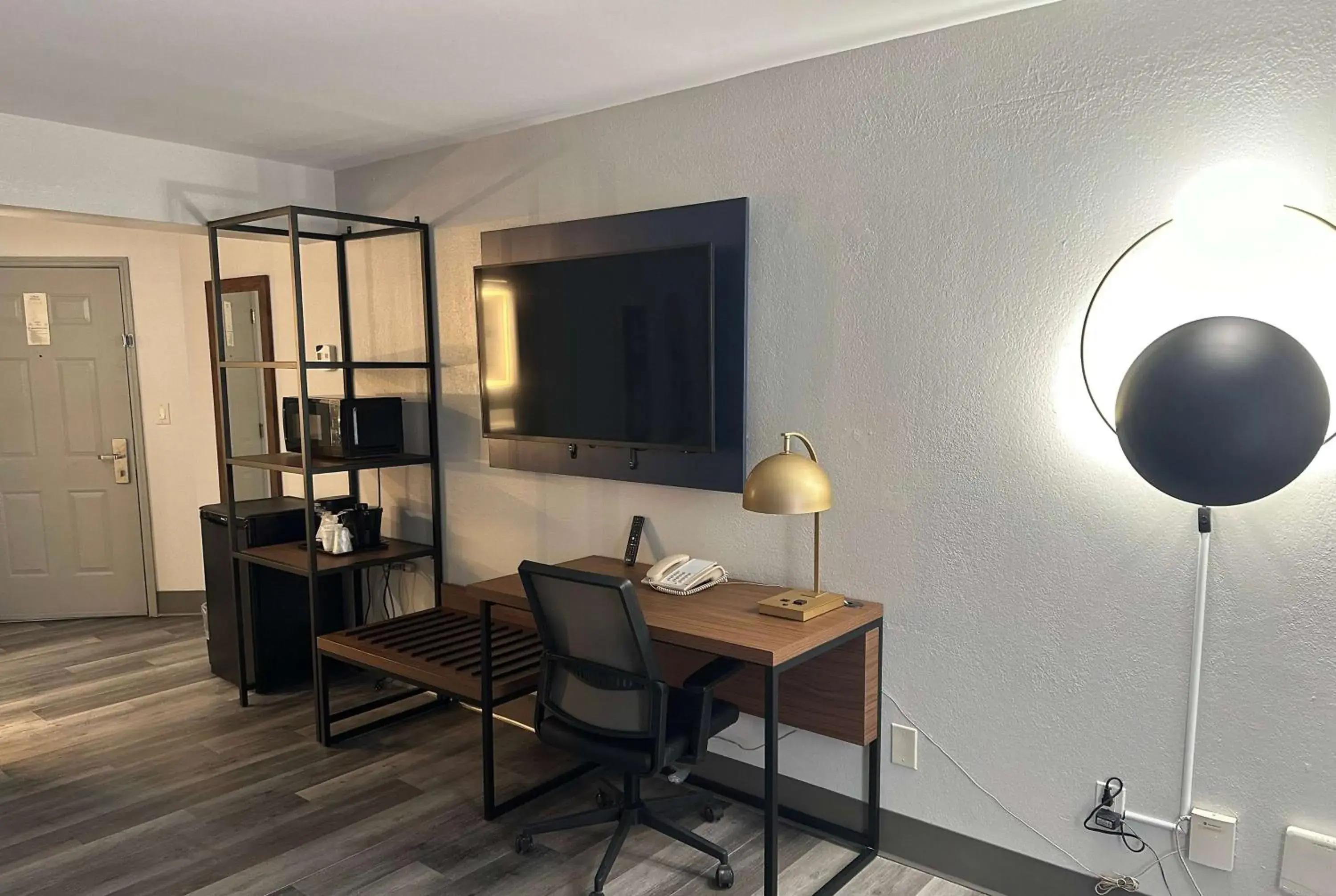 Photo of the whole room in La Quinta by Wyndham Birmingham Homewood Photo of the whole room in La Quinta by Wyndham Birmingham Homewood