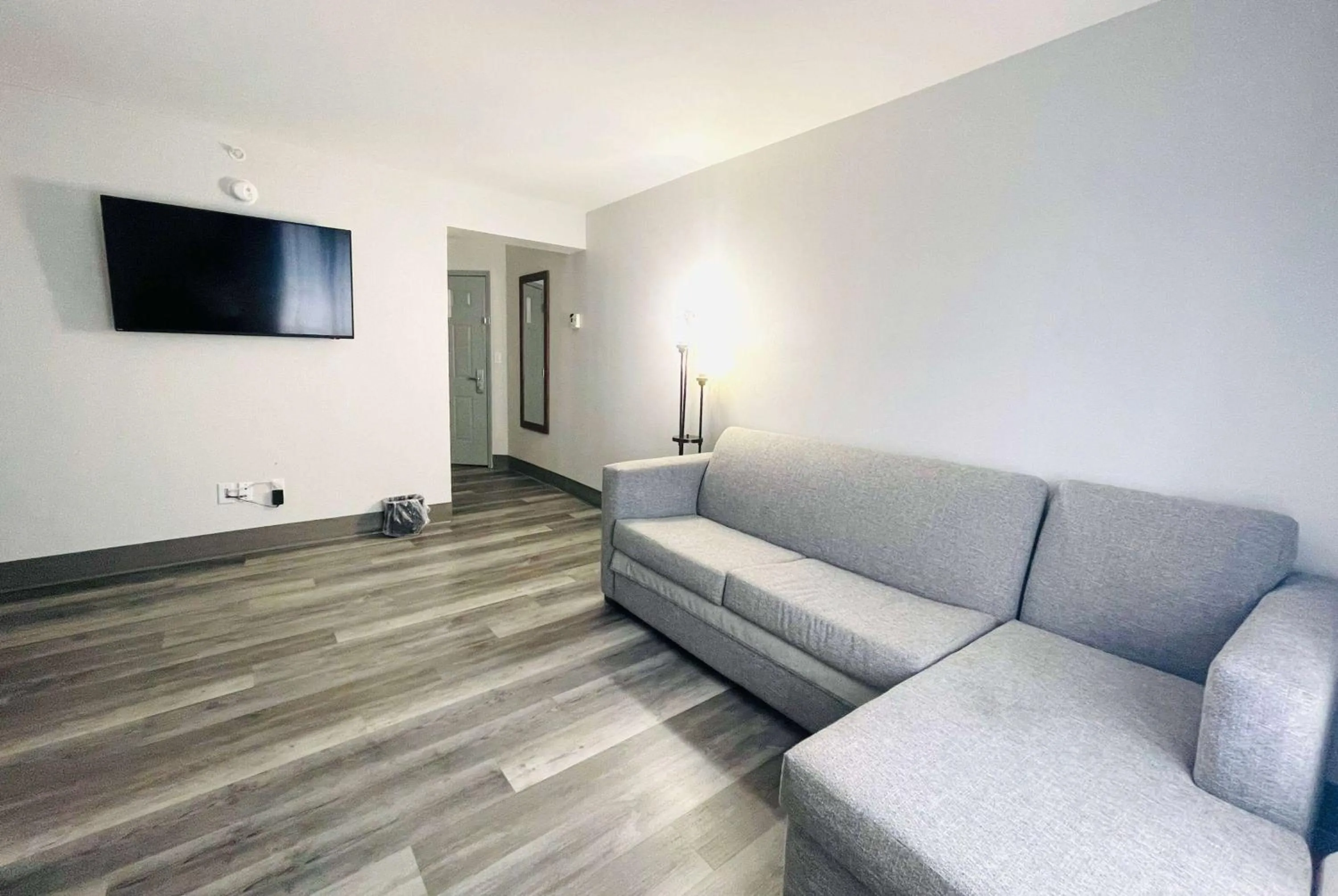 Photo of the whole room in La Quinta by Wyndham Birmingham Homewood