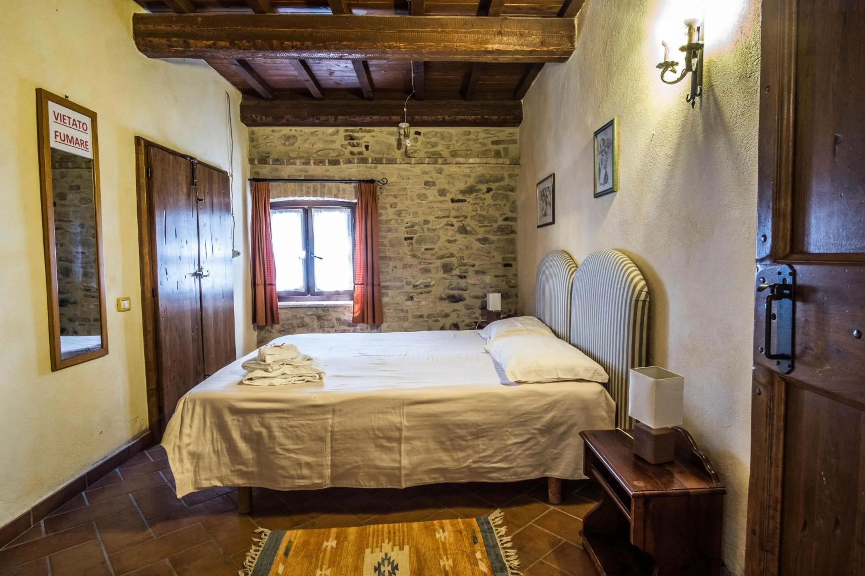 Bedroom, Bed in Agriturismo Goccia di Luna