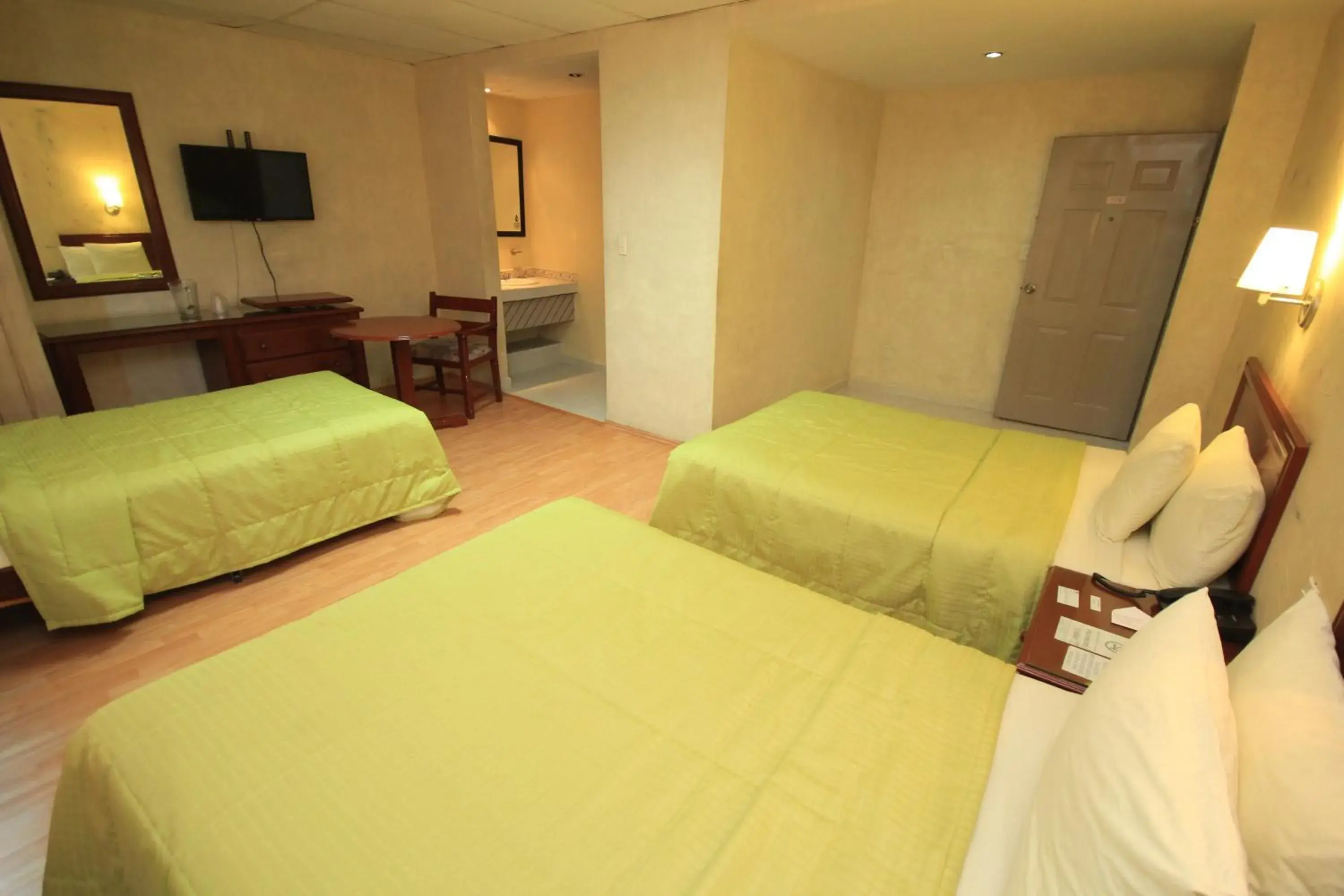 Bed in Hotel Enterprise Inn Plaza Bed in Hotel Enterprise Inn Plaza