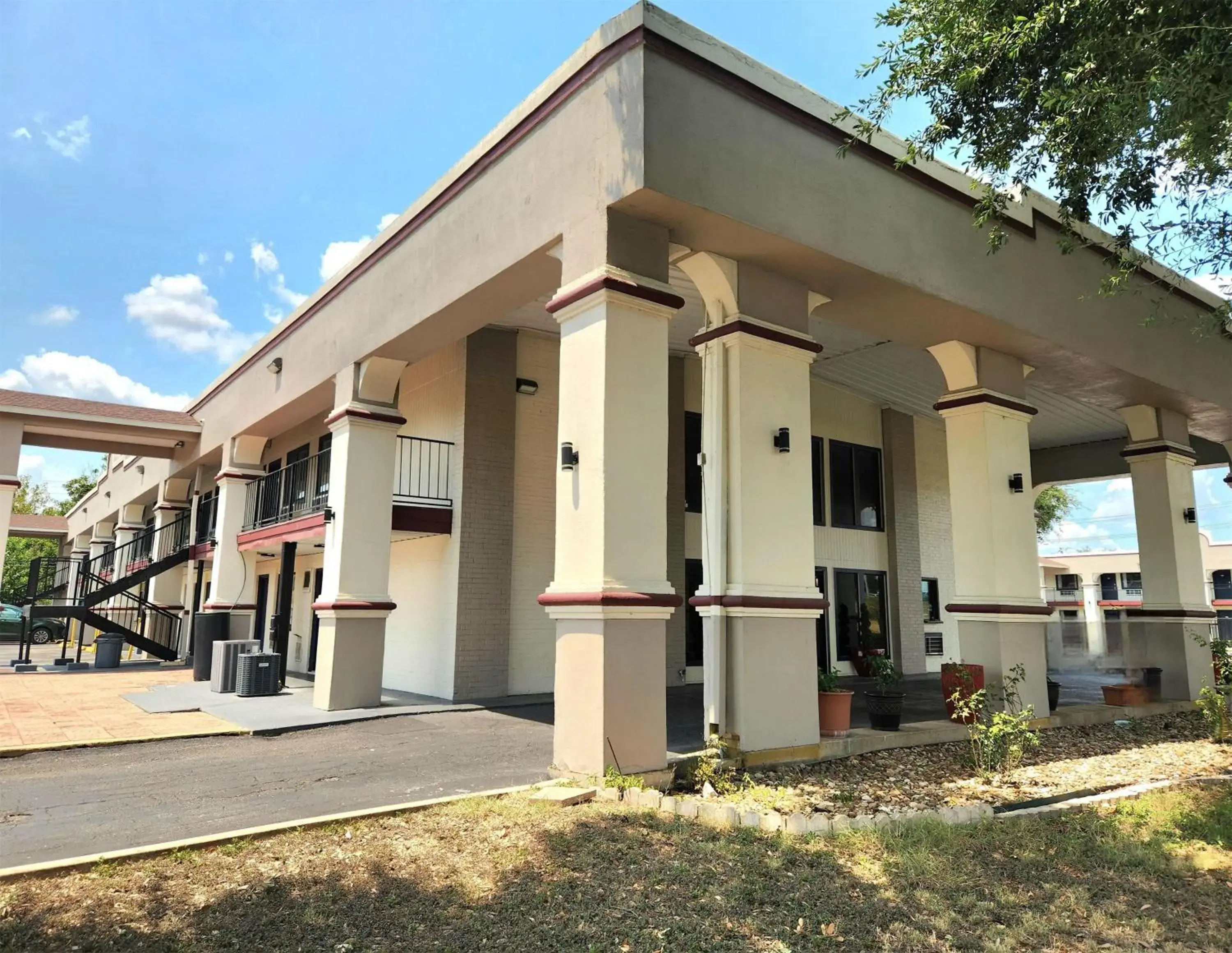 Property building in Days Inn by Wyndham San Marcos Property building in Days Inn by Wyndham San Marcos