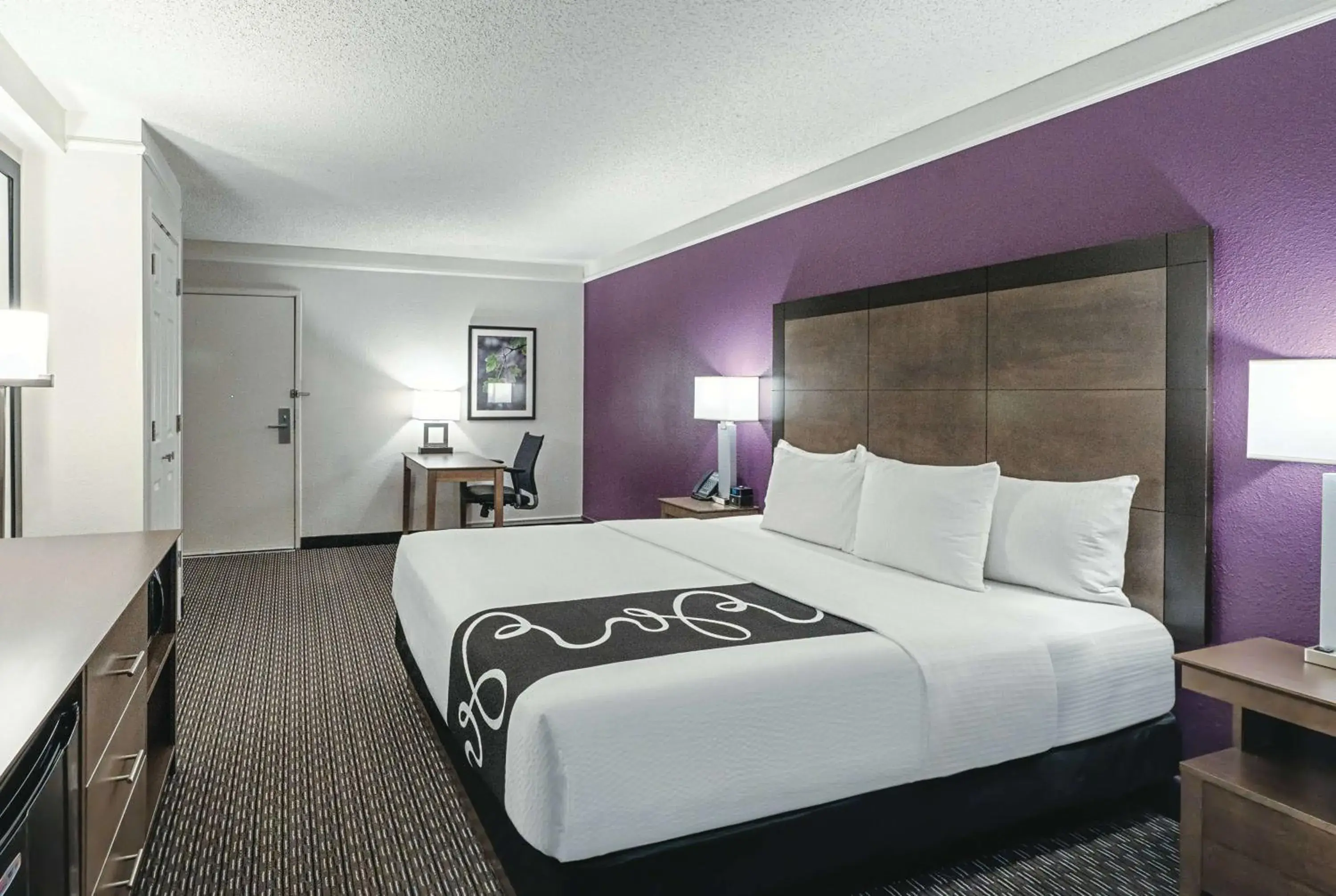 Photo of the whole room, Bed in La Quinta by Wyndham Lubbock West Medical Center Photo of the whole room, Bed in La Quinta by Wyndham Lubbock West Medical Center