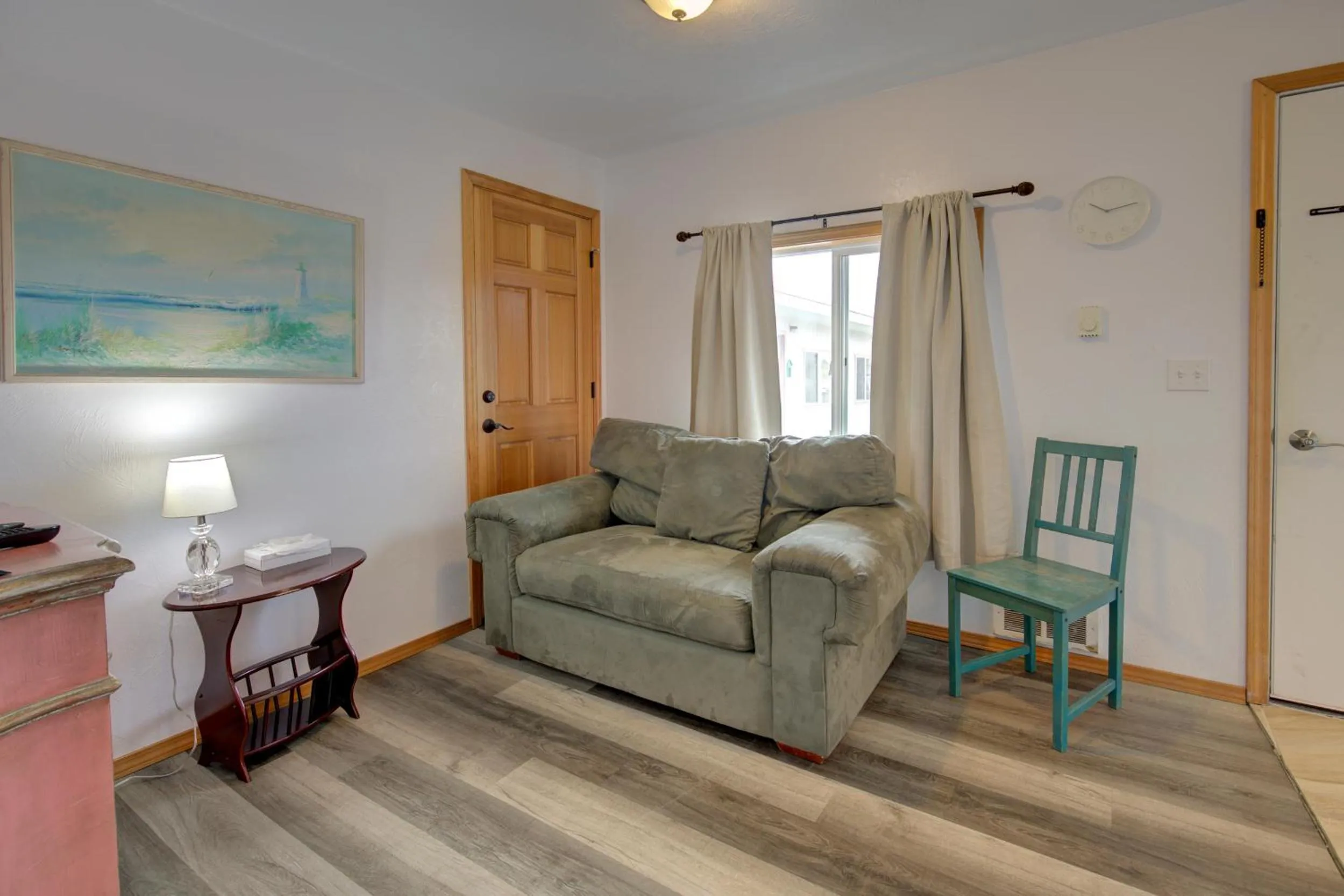 Living room in Westerly Motel