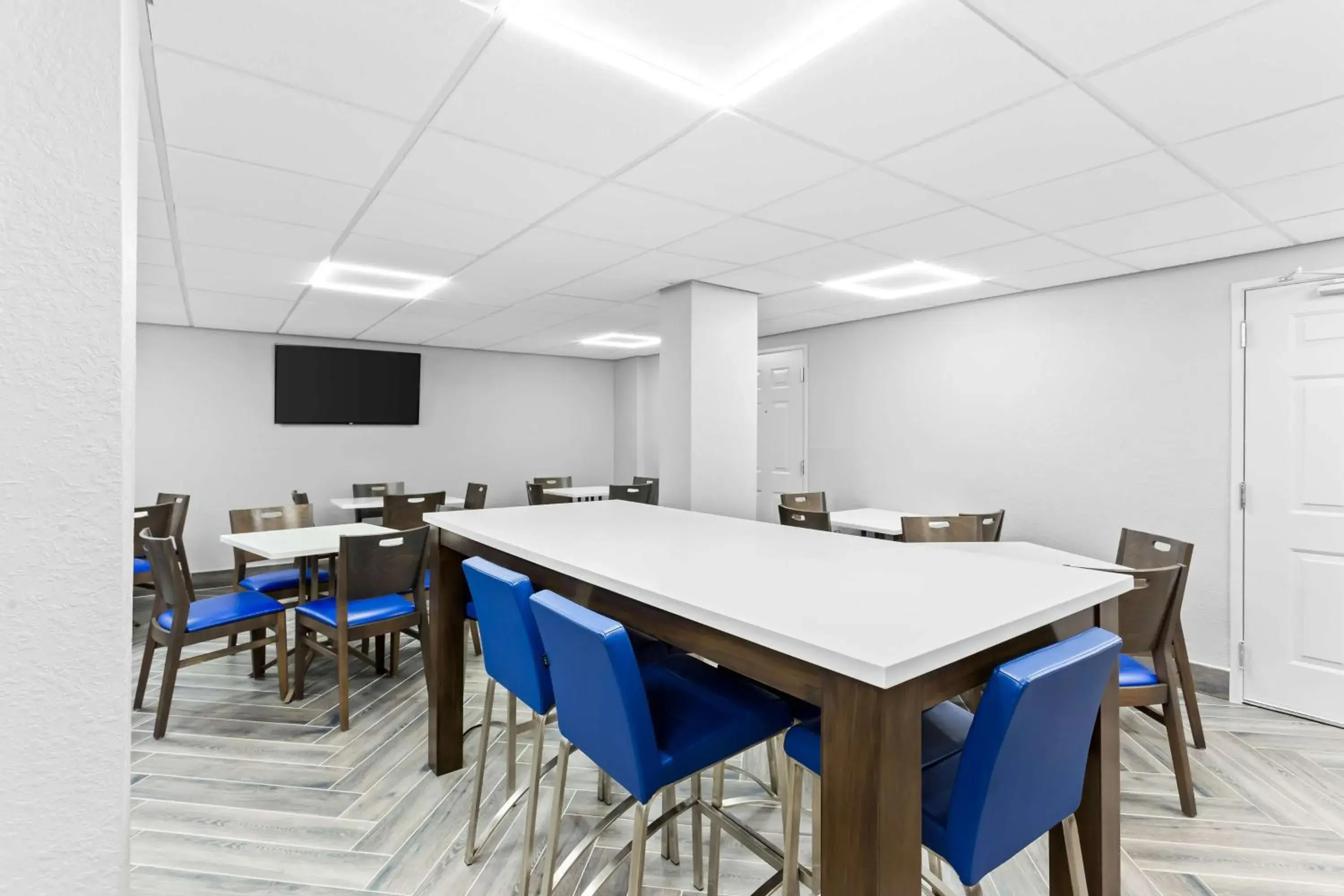 Breakfast in Best Western Schaumburg – O’Hare NW Breakfast in Best Western Schaumburg – O’Hare NW