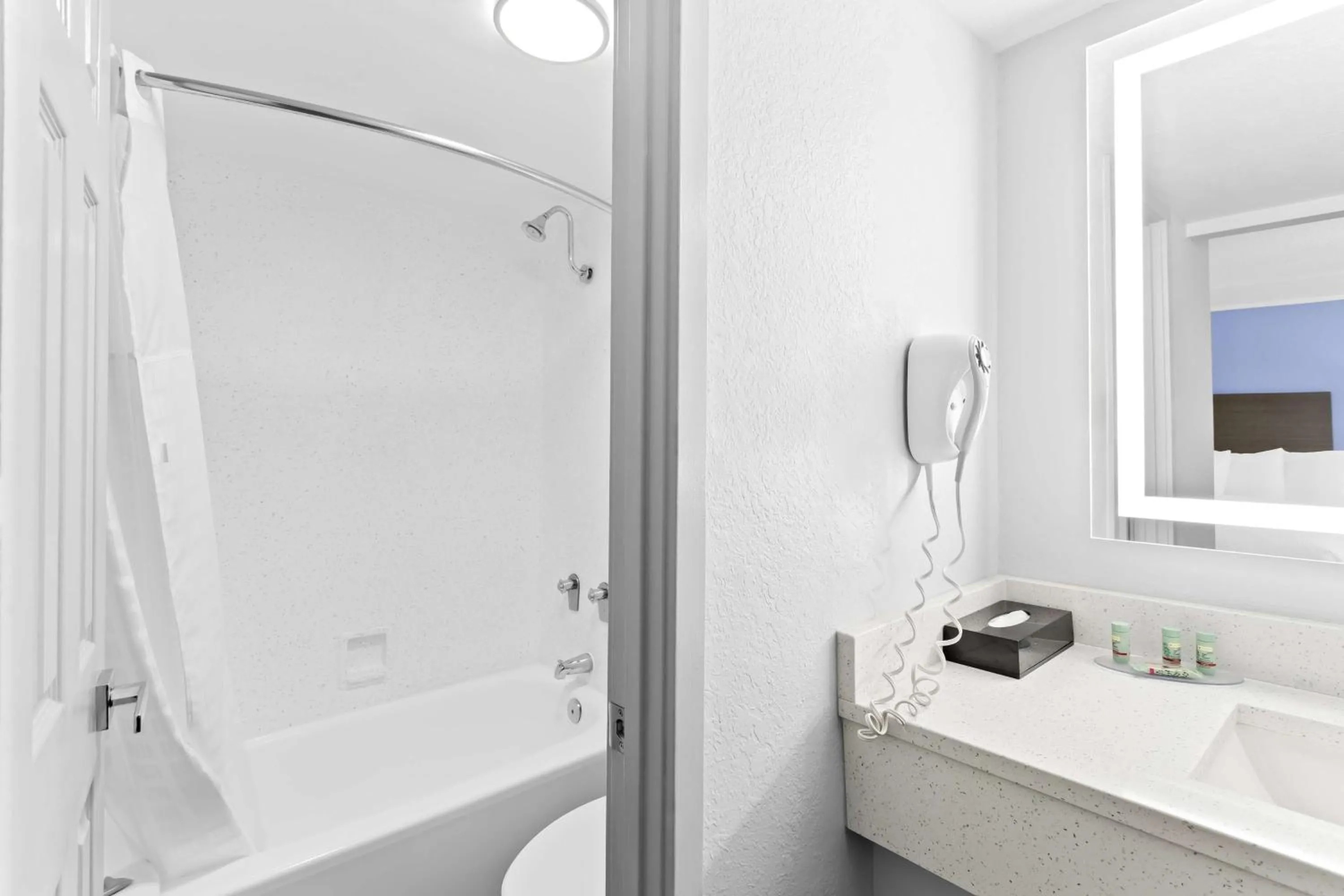 Bathroom in Best Western Schaumburg – O’Hare NW