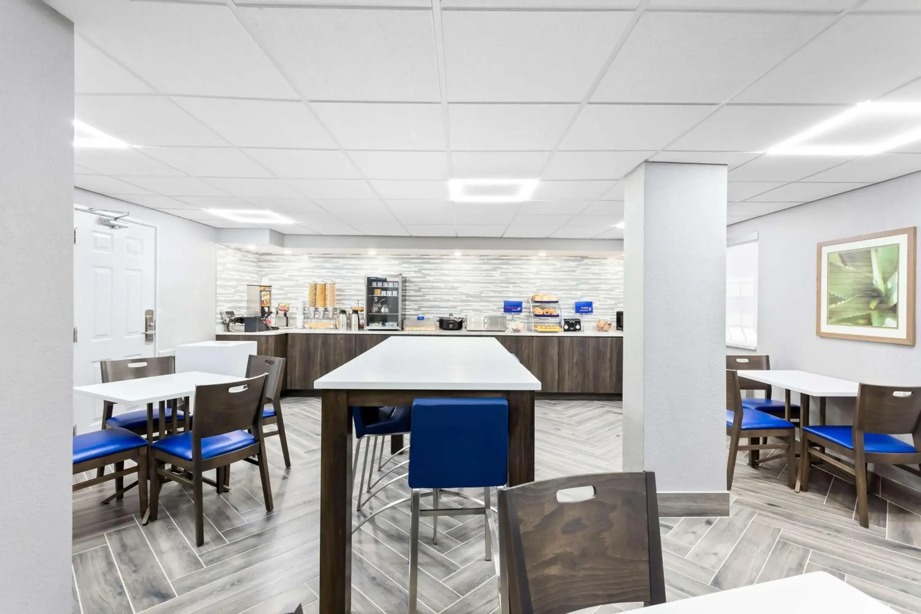 Breakfast in Best Western Schaumburg – O’Hare NW Breakfast in Best Western Schaumburg – O’Hare NW