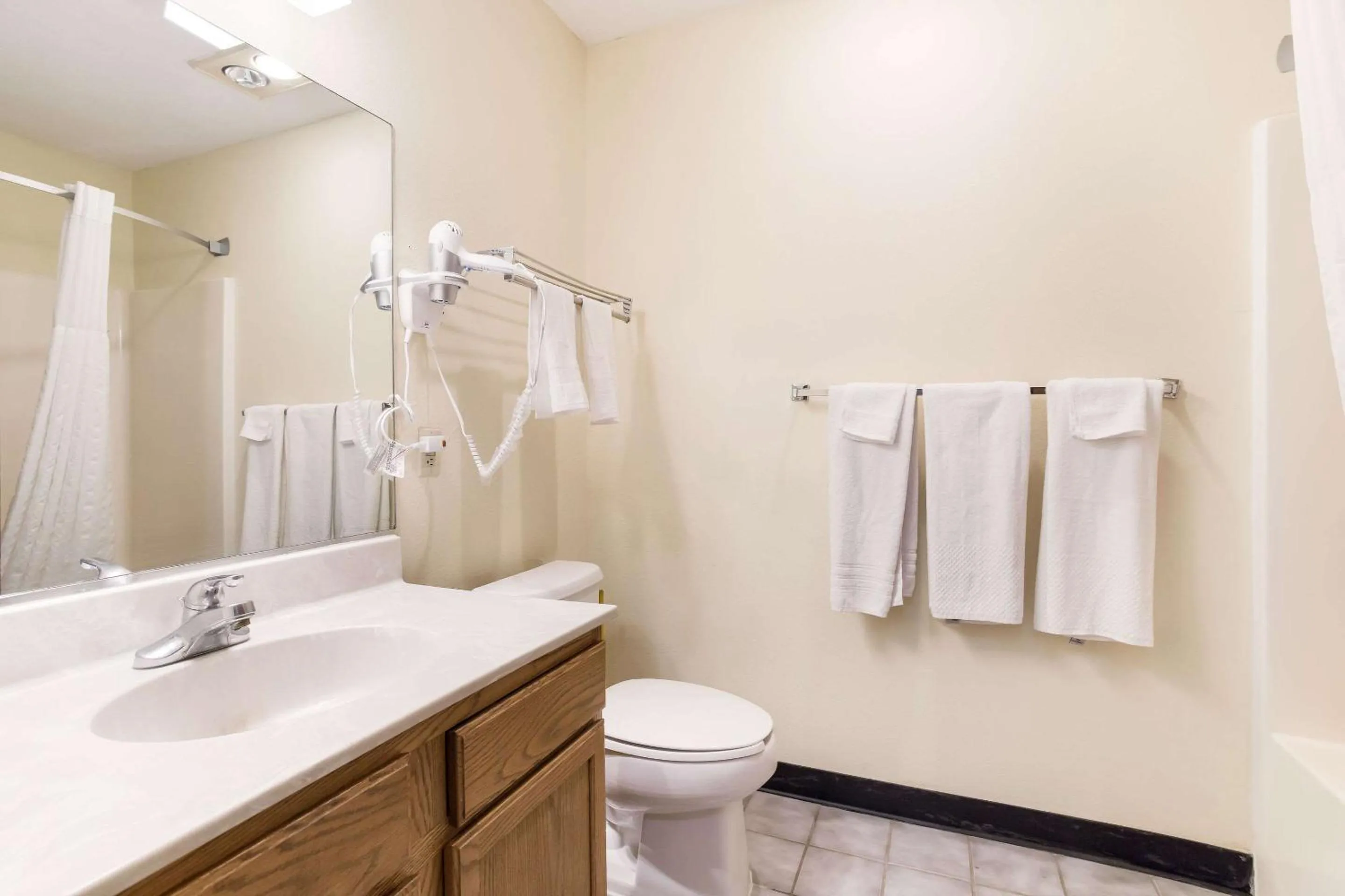 Bathroom in Rodeway Inn Gallup West