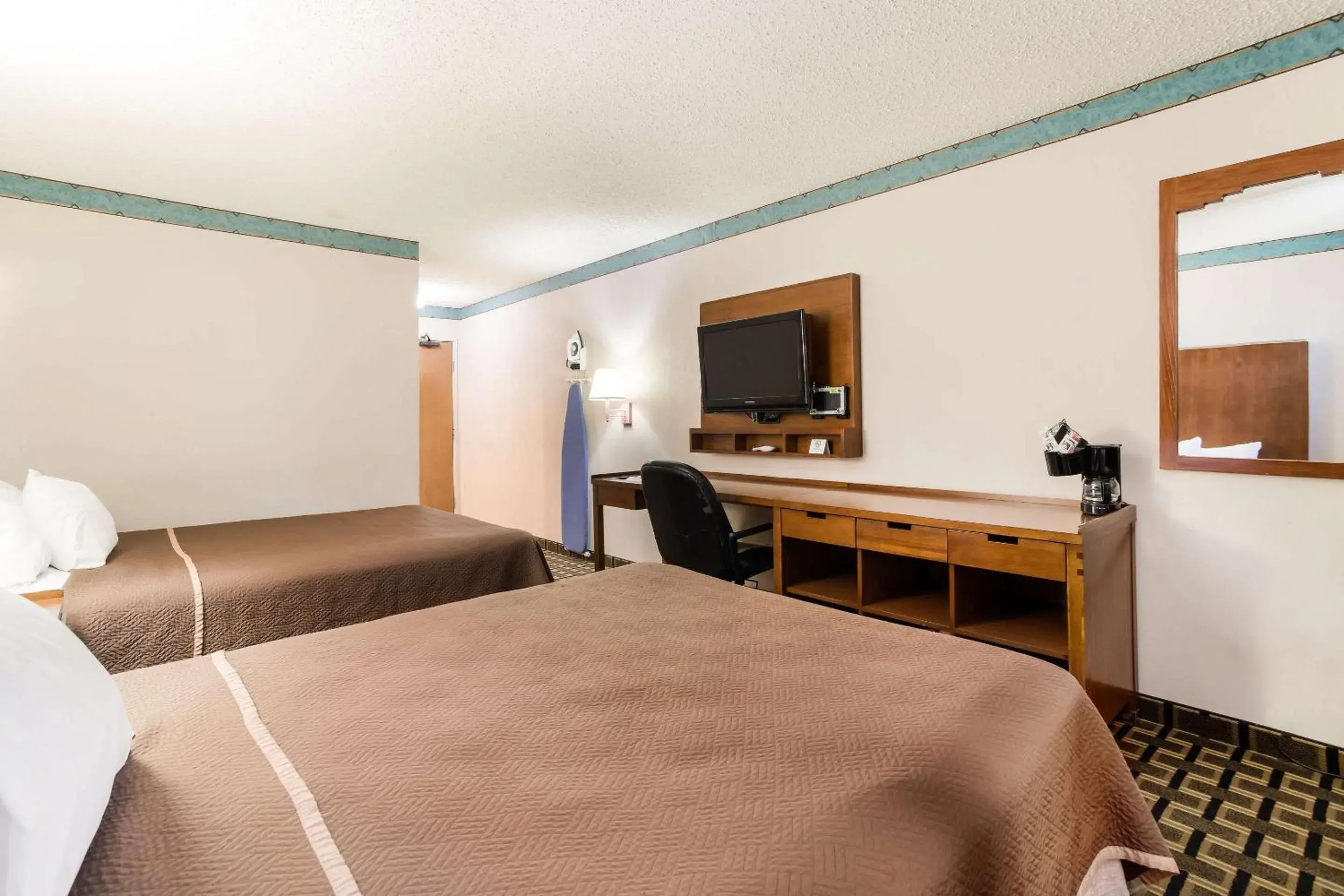 Photo of the whole room, Bed in Rodeway Inn Gallup West Photo of the whole room, Bed in Rodeway Inn Gallup West