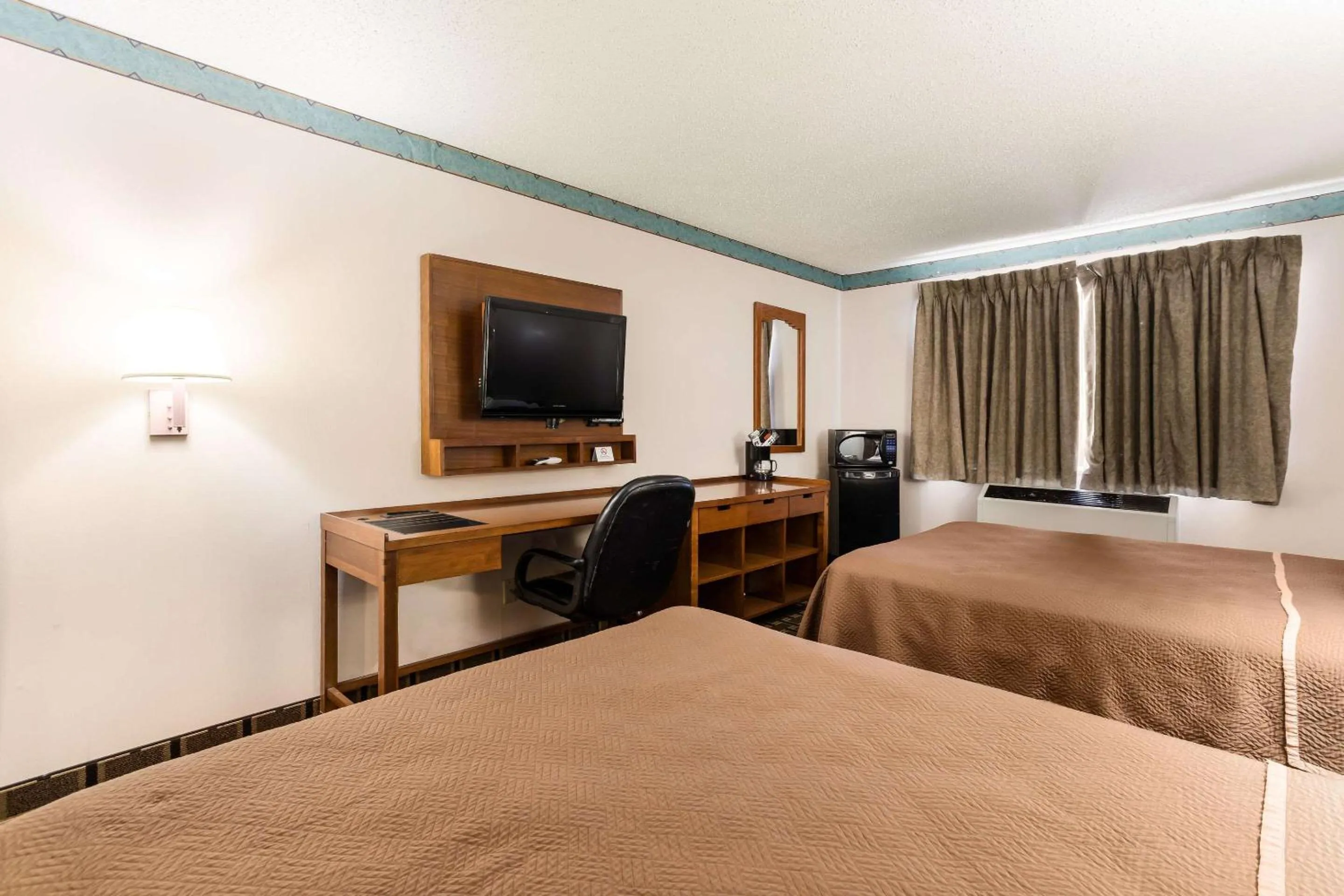 Photo of the whole room, Bed in Rodeway Inn Gallup West