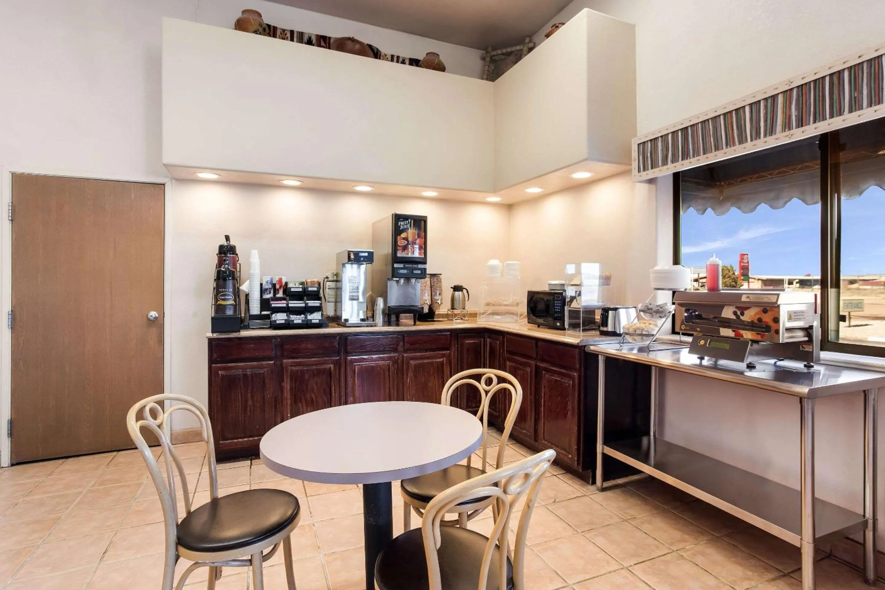 Restaurant/places to eat in Rodeway Inn Gallup West