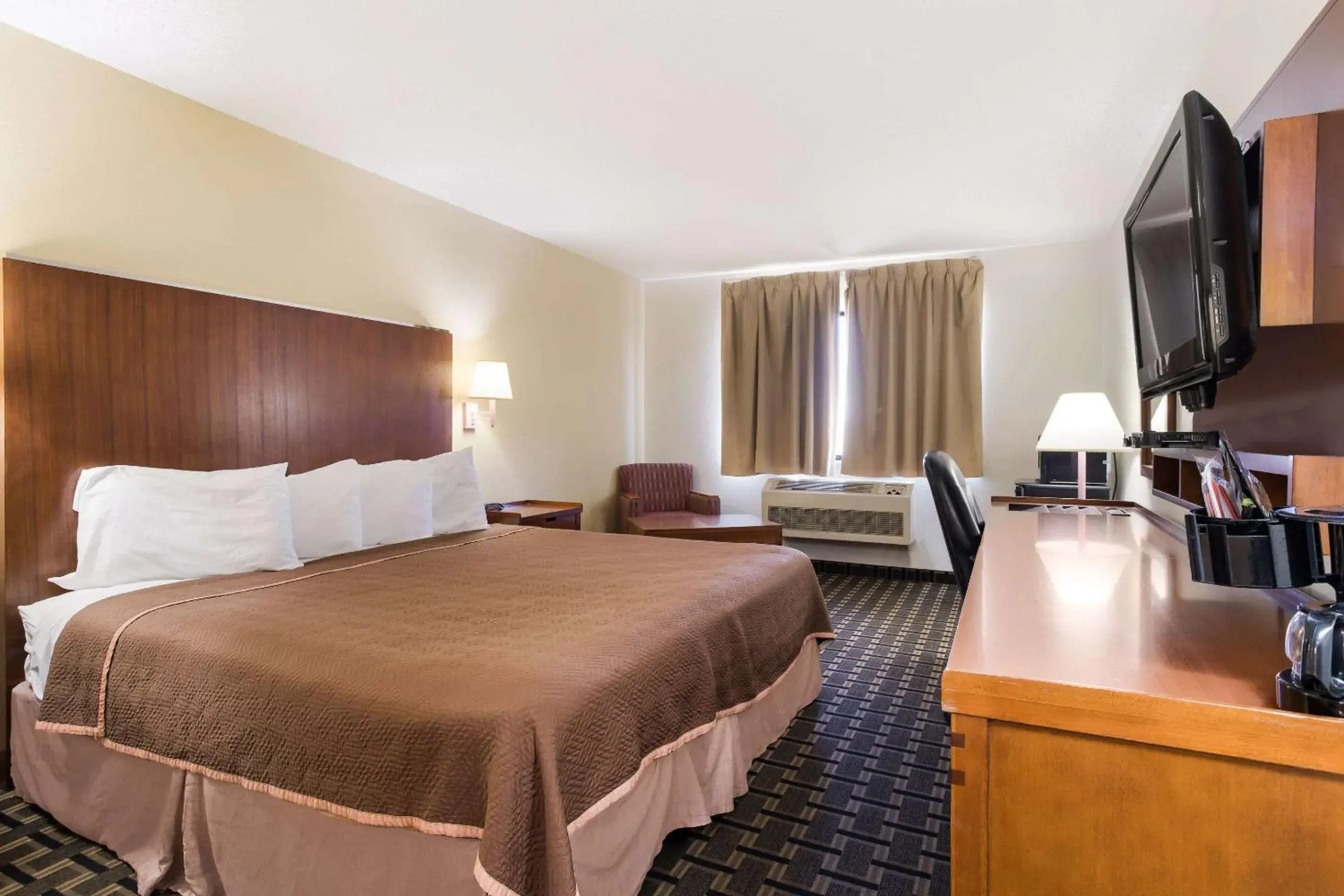 Photo of the whole room, Bed in Rodeway Inn Gallup West Photo of the whole room, Bed in Rodeway Inn Gallup West