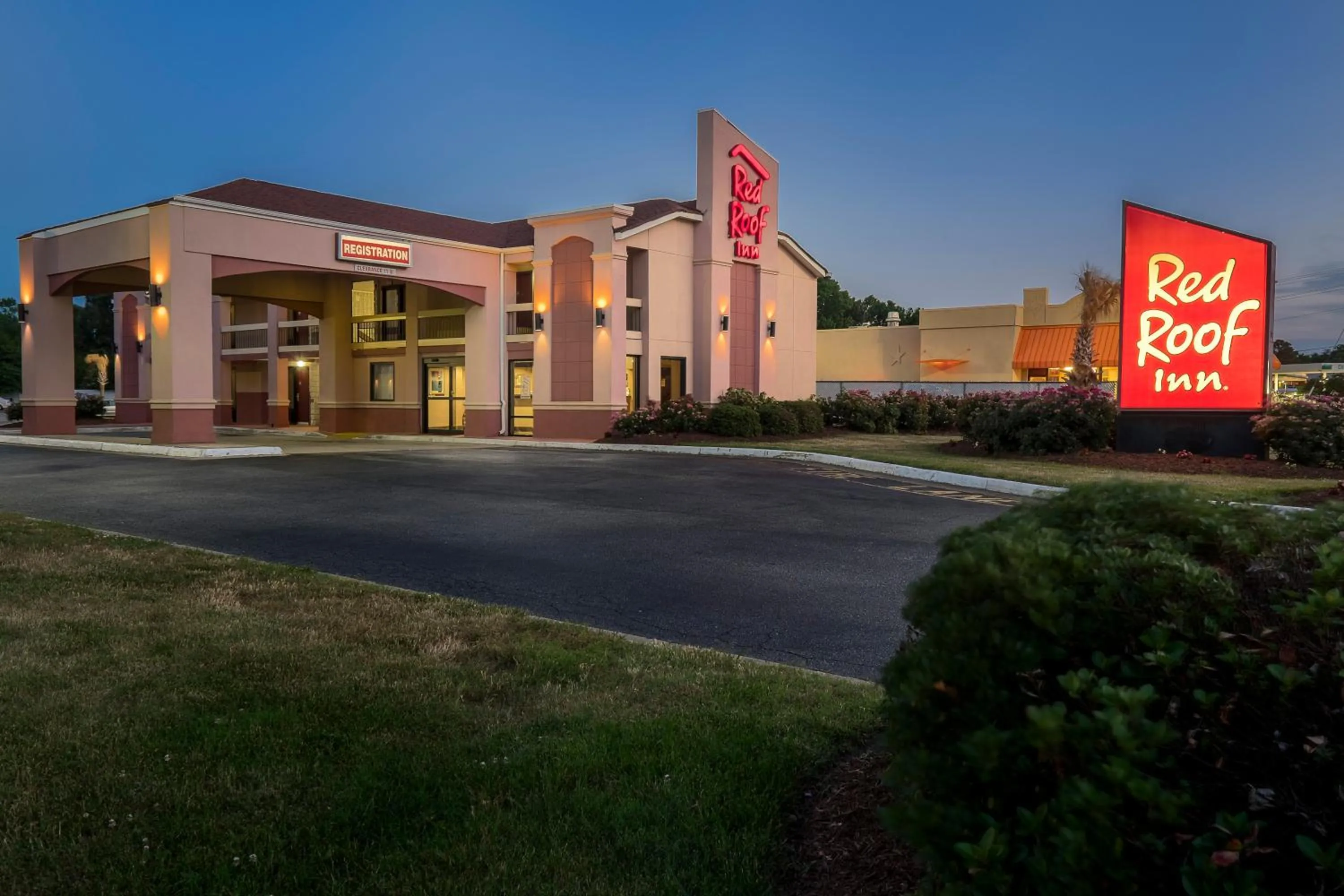 Property building in Red Roof Inn Virginia Beach-Norfolk Airport