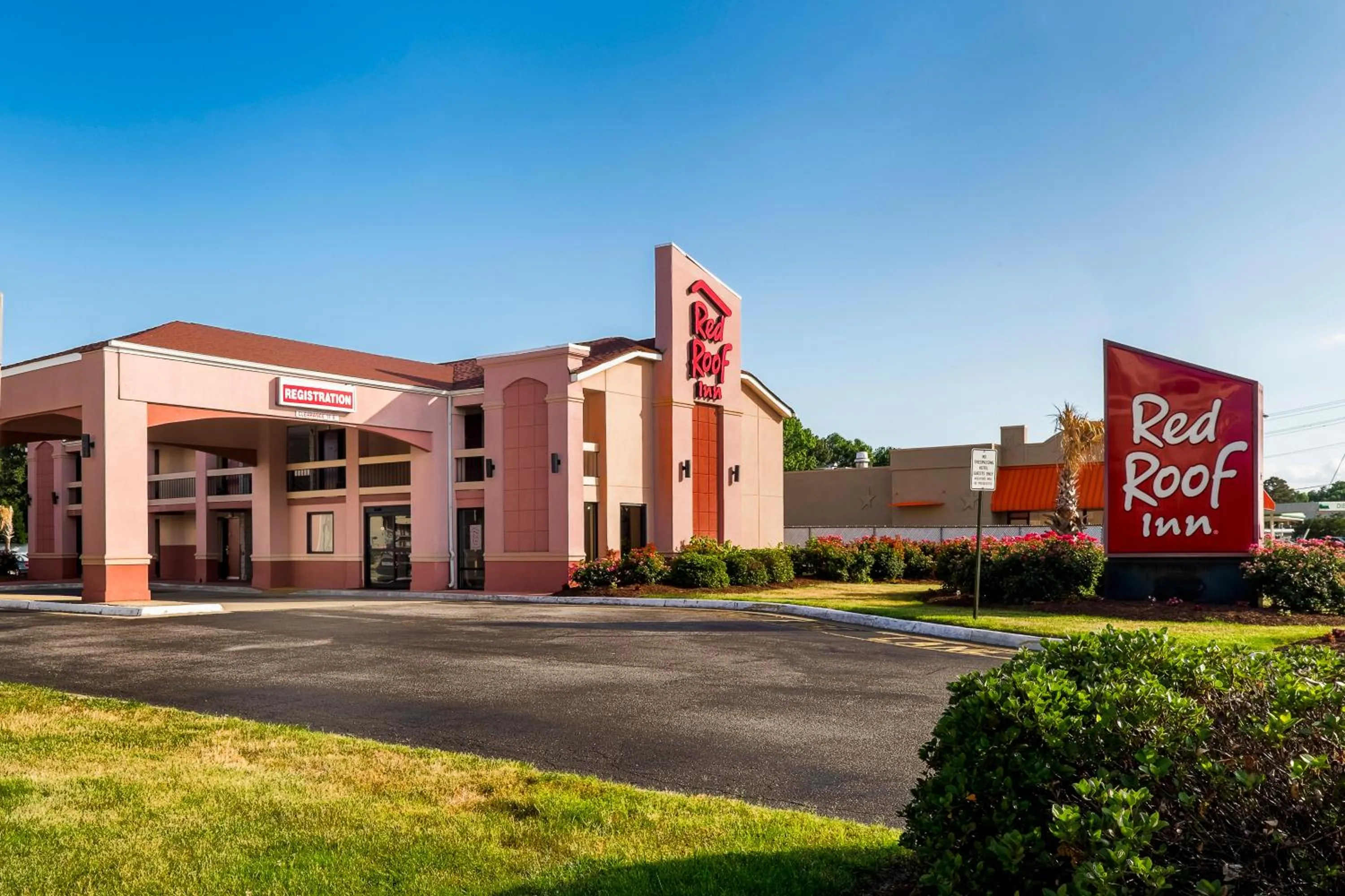 Property building in Red Roof Inn Virginia Beach-Norfolk Airport