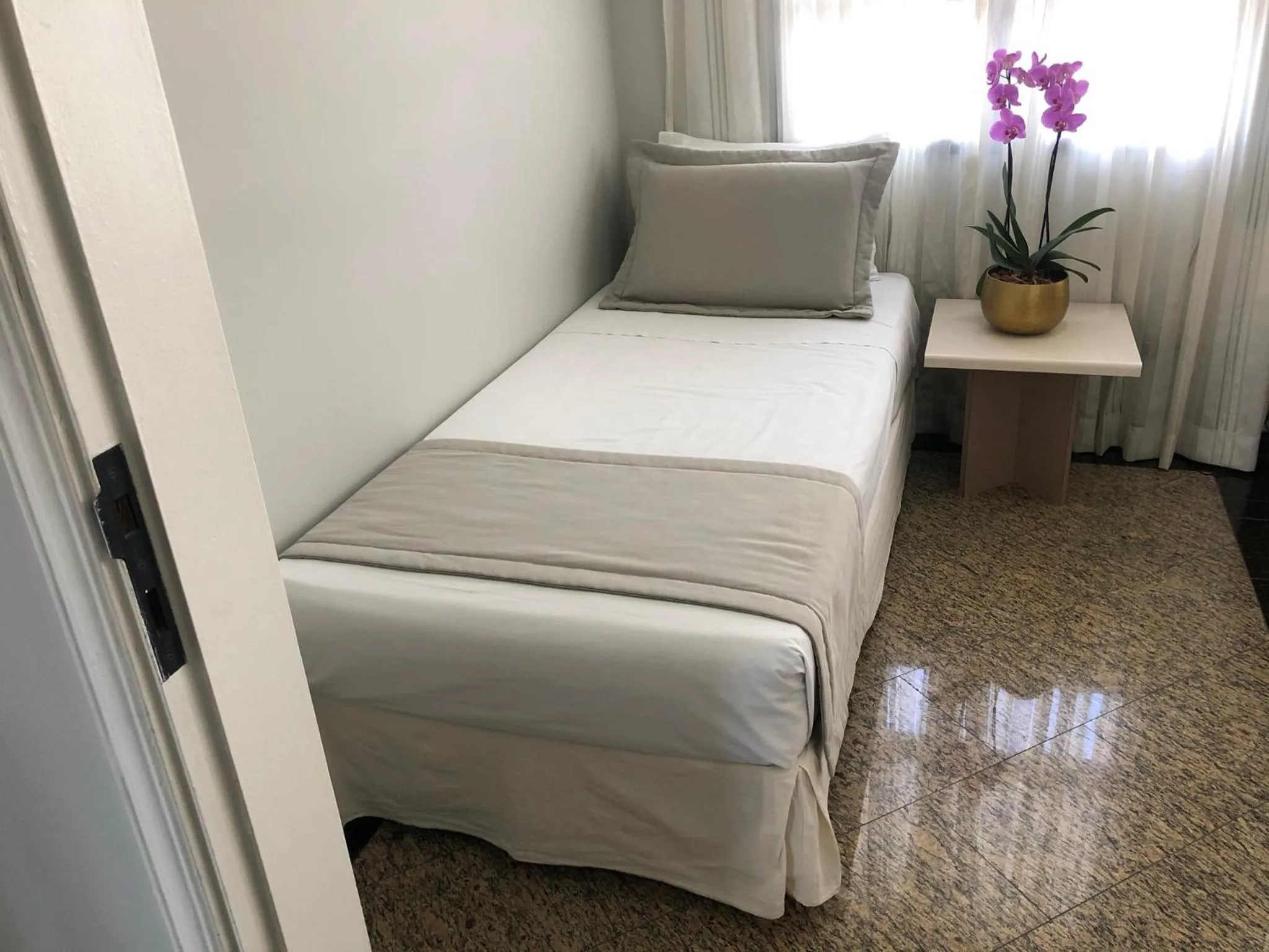 Photo of the whole room, Bed in Plaza Inn Small Town Flat