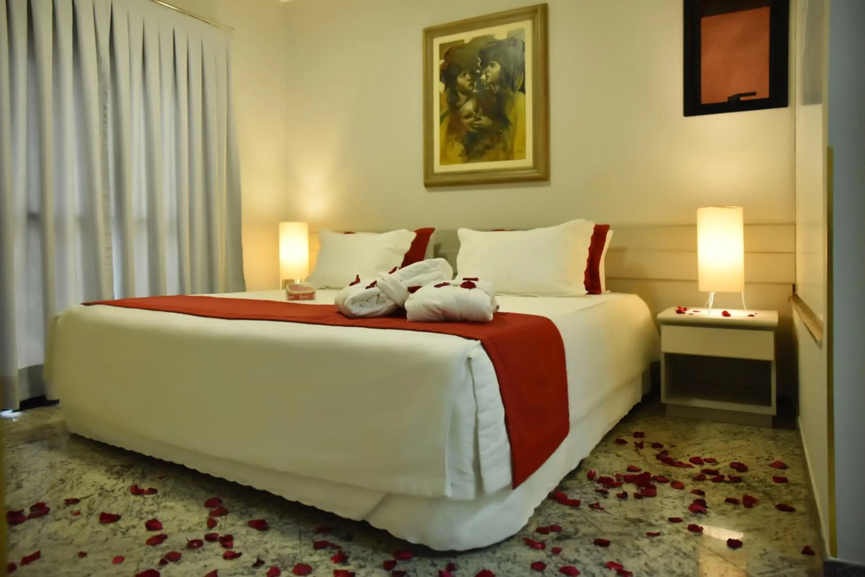 Decorative detail, Bed in Plaza Inn Small Town Flat Decorative detail, Bed in Plaza Inn Small Town Flat