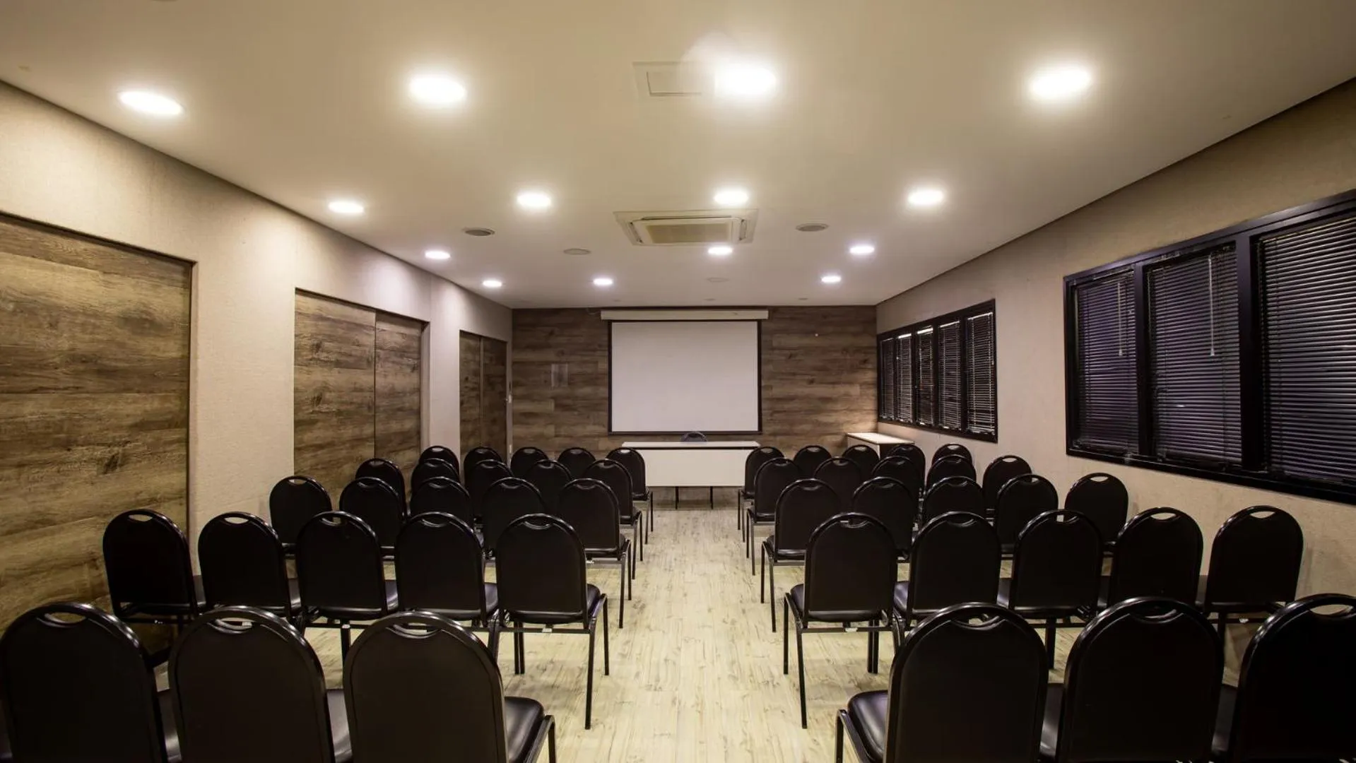 Banquet/Function facilities in Plaza Inn Small Town Flat