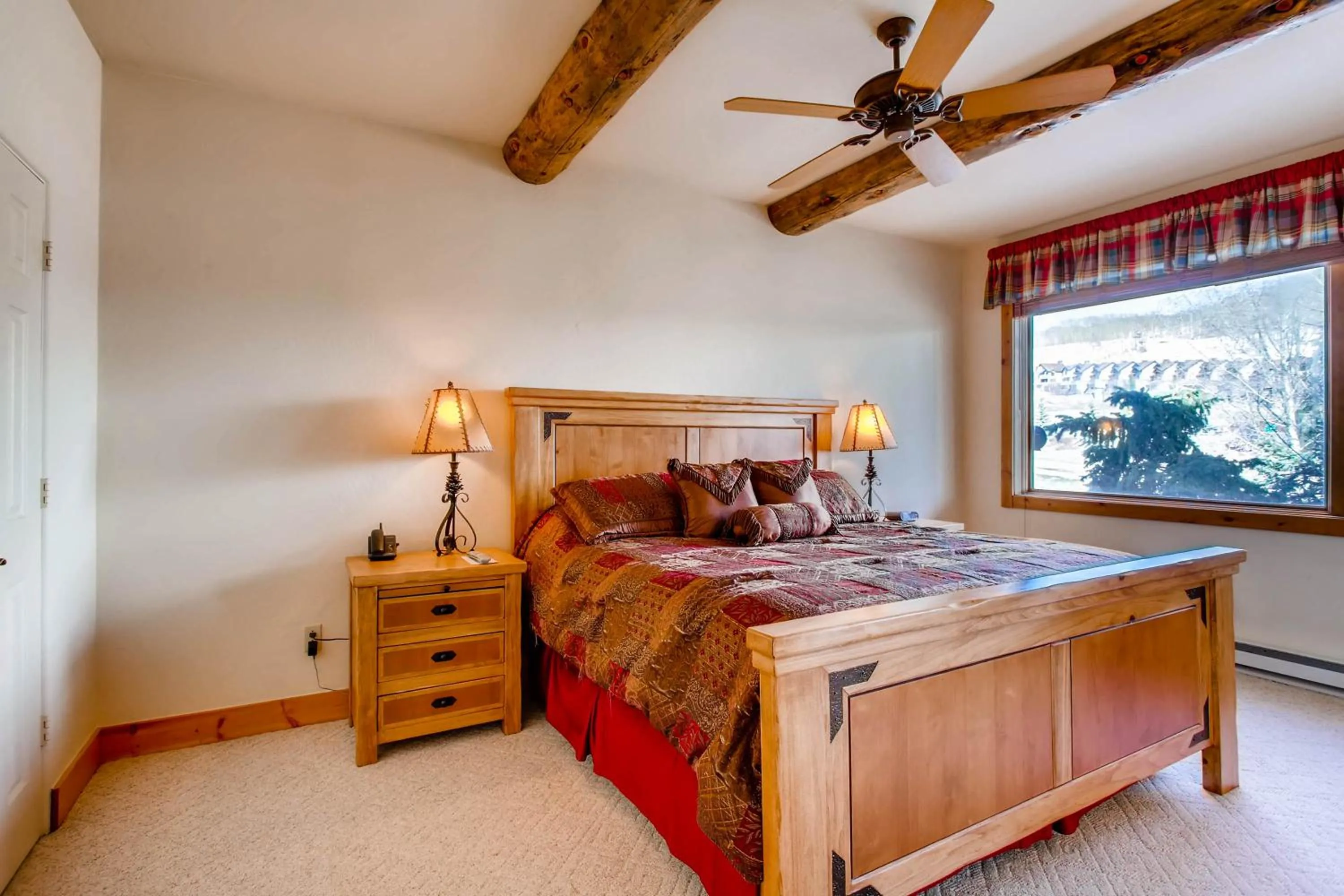 Bed in The Plaza Condominiums, A Vail Resorts Property