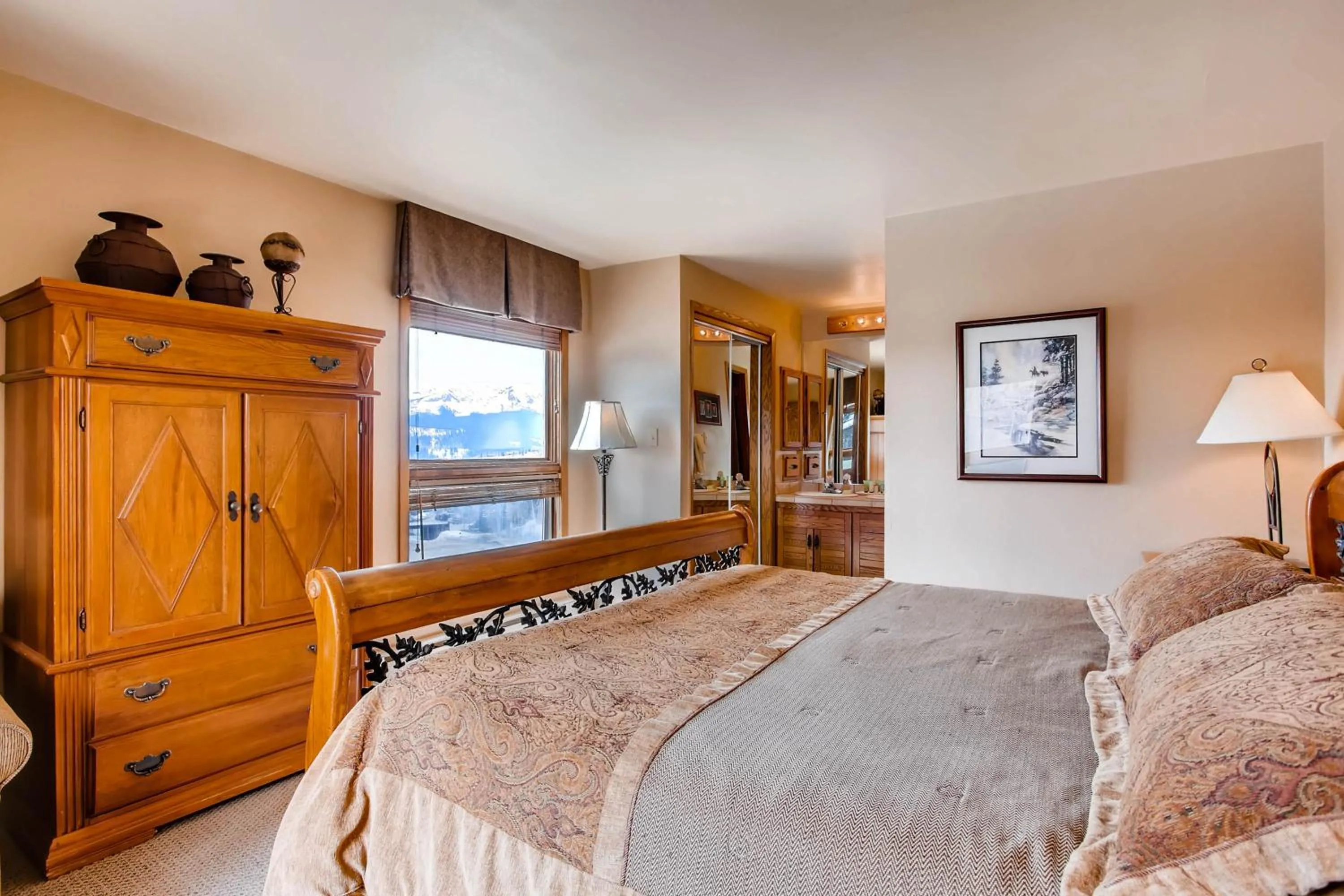 Bed in The Plaza Condominiums, A Vail Resorts Property