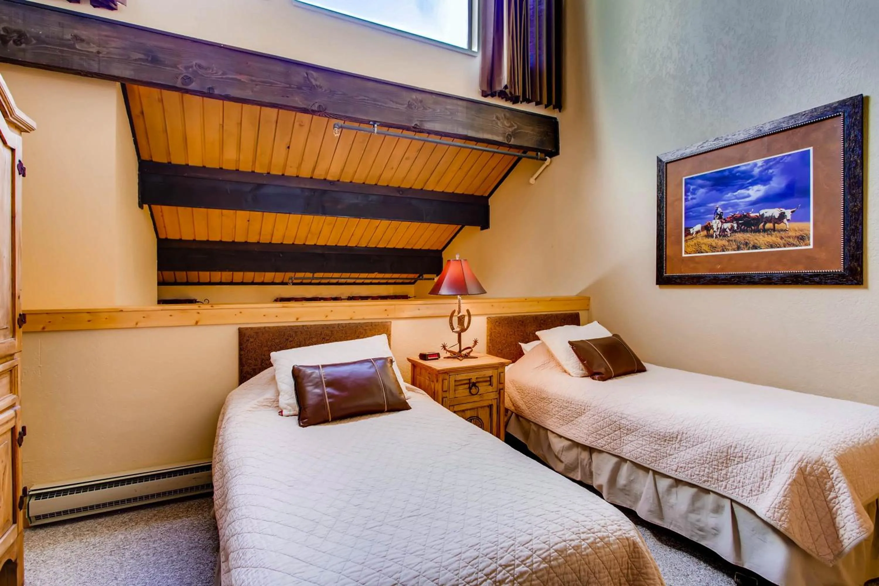 Bed in The Plaza Condominiums, A Vail Resorts Property