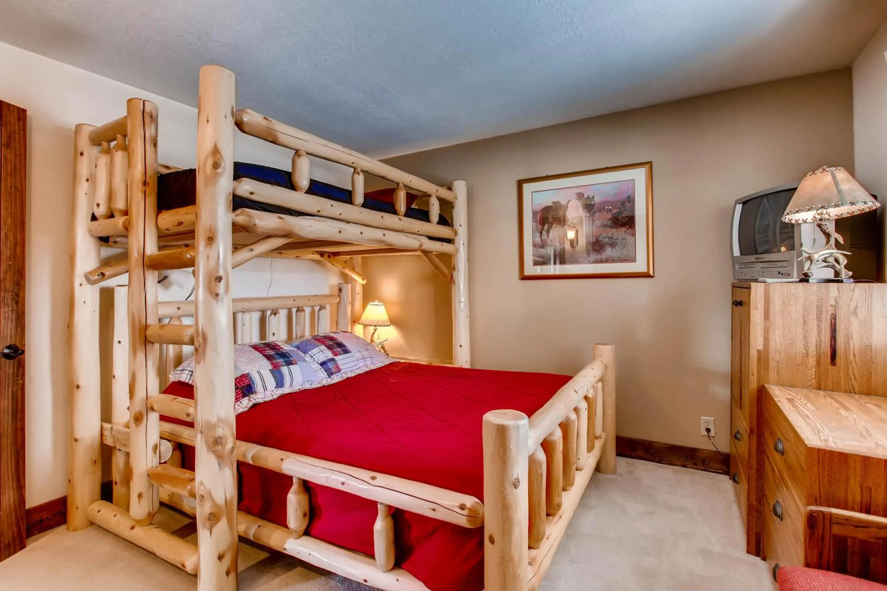 Bed in The Plaza Condominiums, A Vail Resorts Property