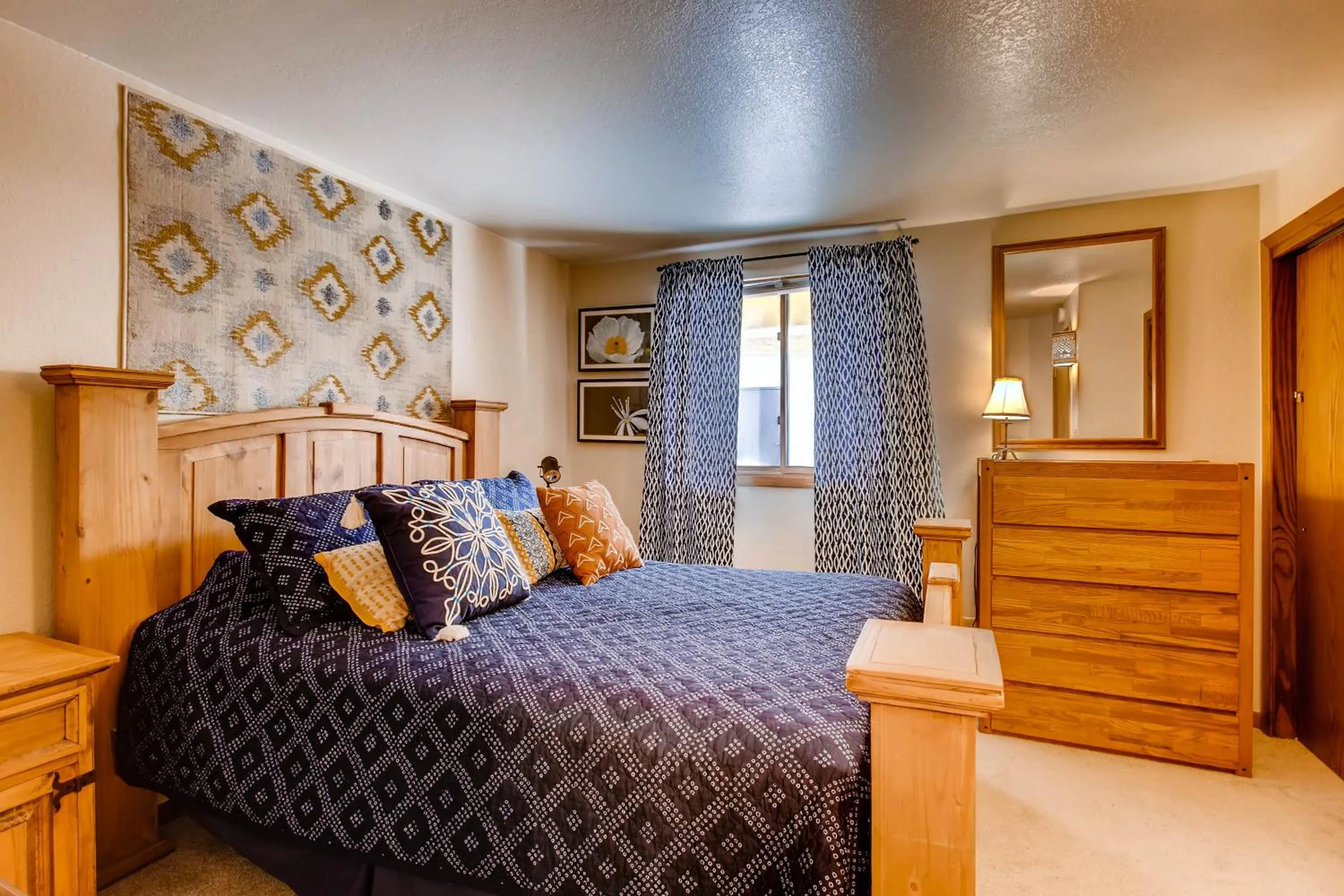 Bed in The Plaza Condominiums, A Vail Resorts Property