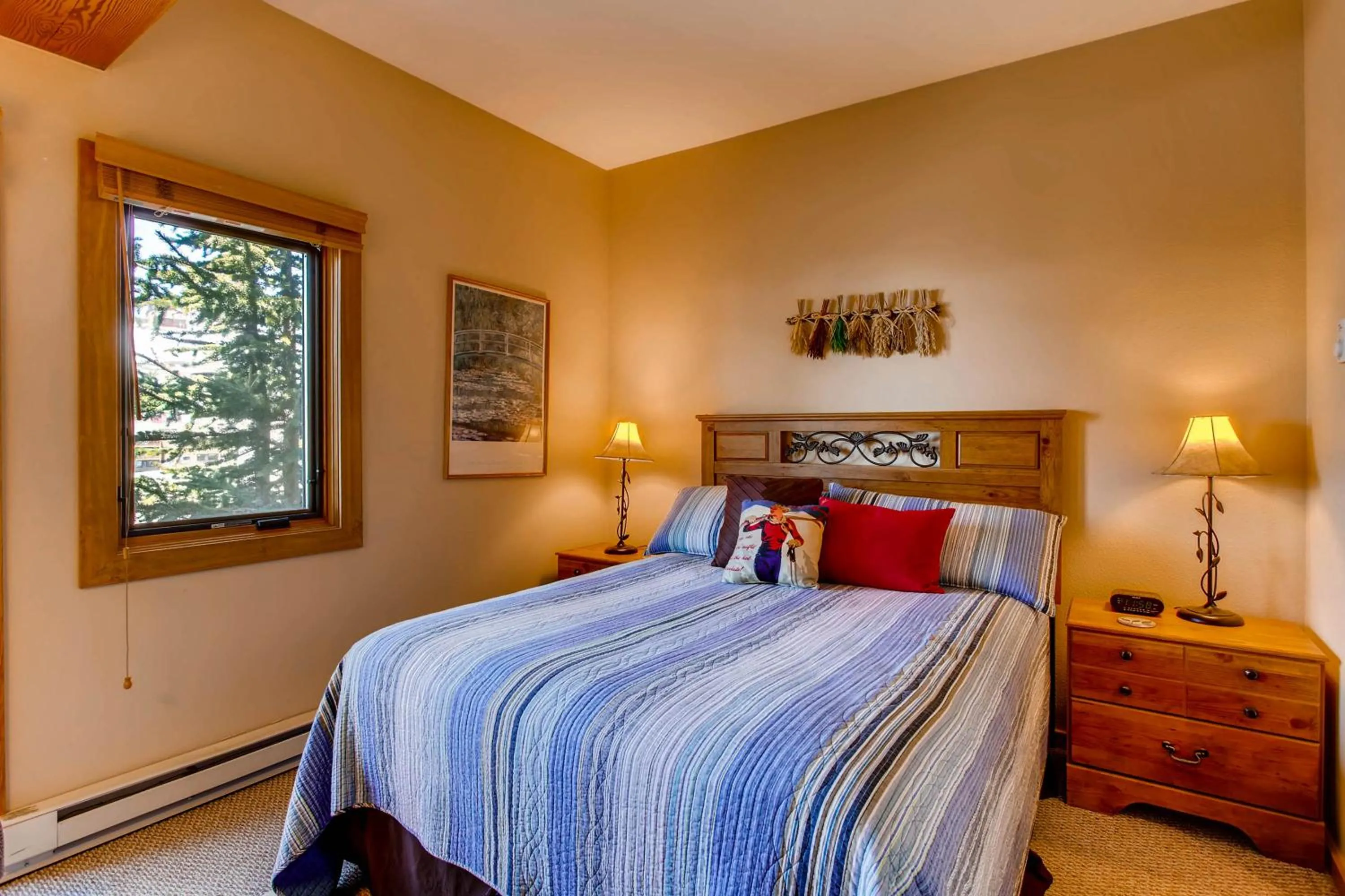 Bed in The Plaza Condominiums, A Vail Resorts Property