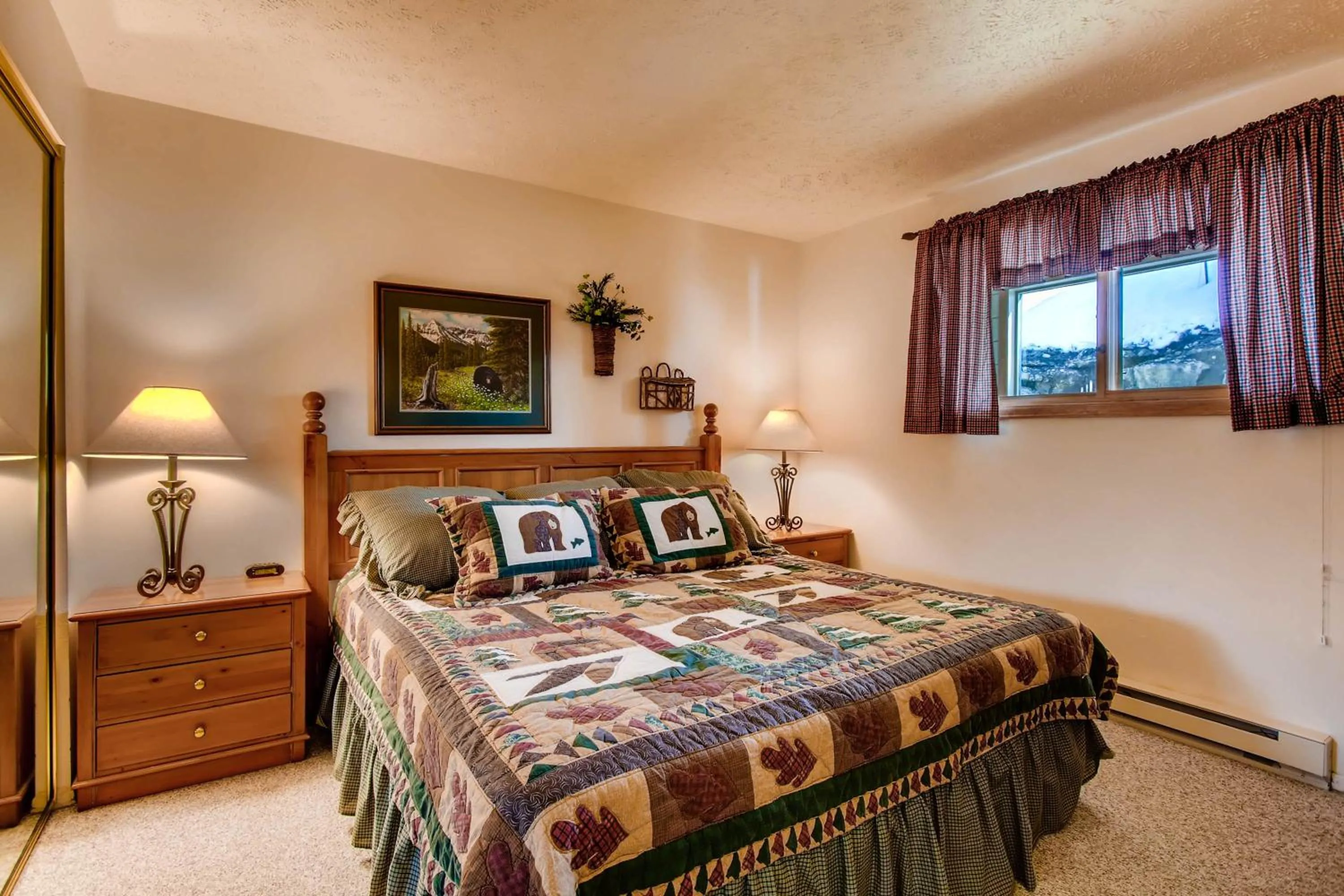 Bed in The Plaza Condominiums, A Vail Resorts Property