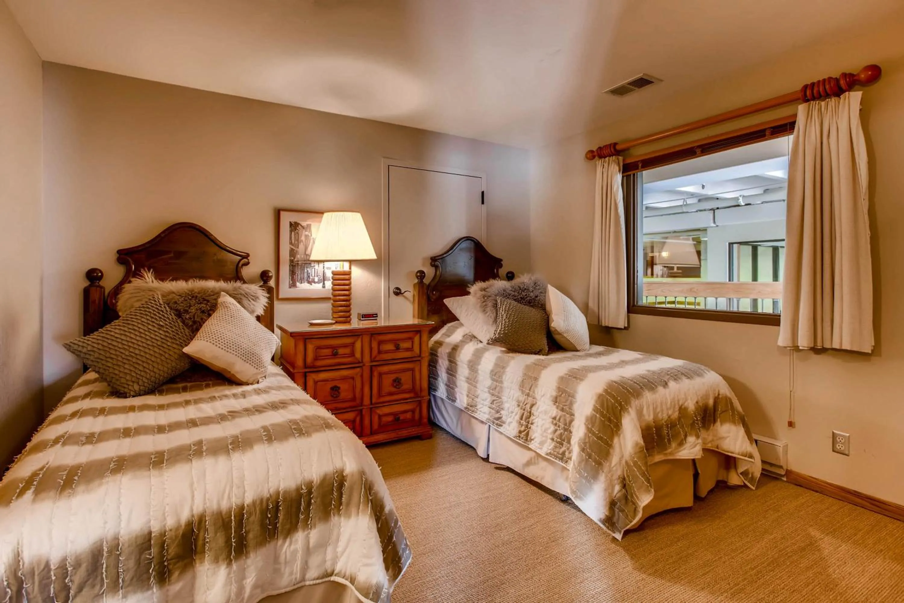Bed in The Plaza Condominiums, A Vail Resorts Property