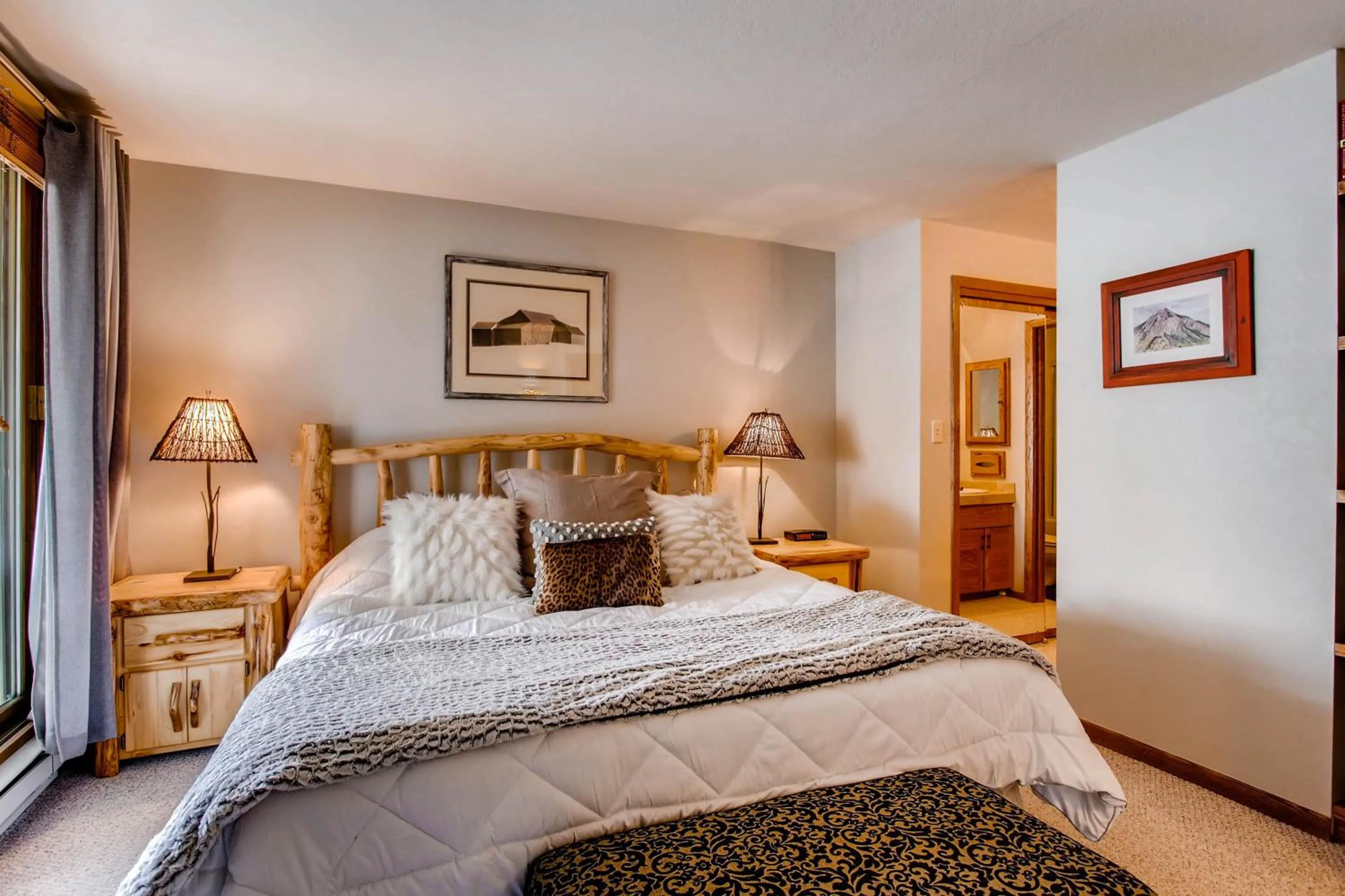 Bed in The Plaza Condominiums, A Vail Resorts Property