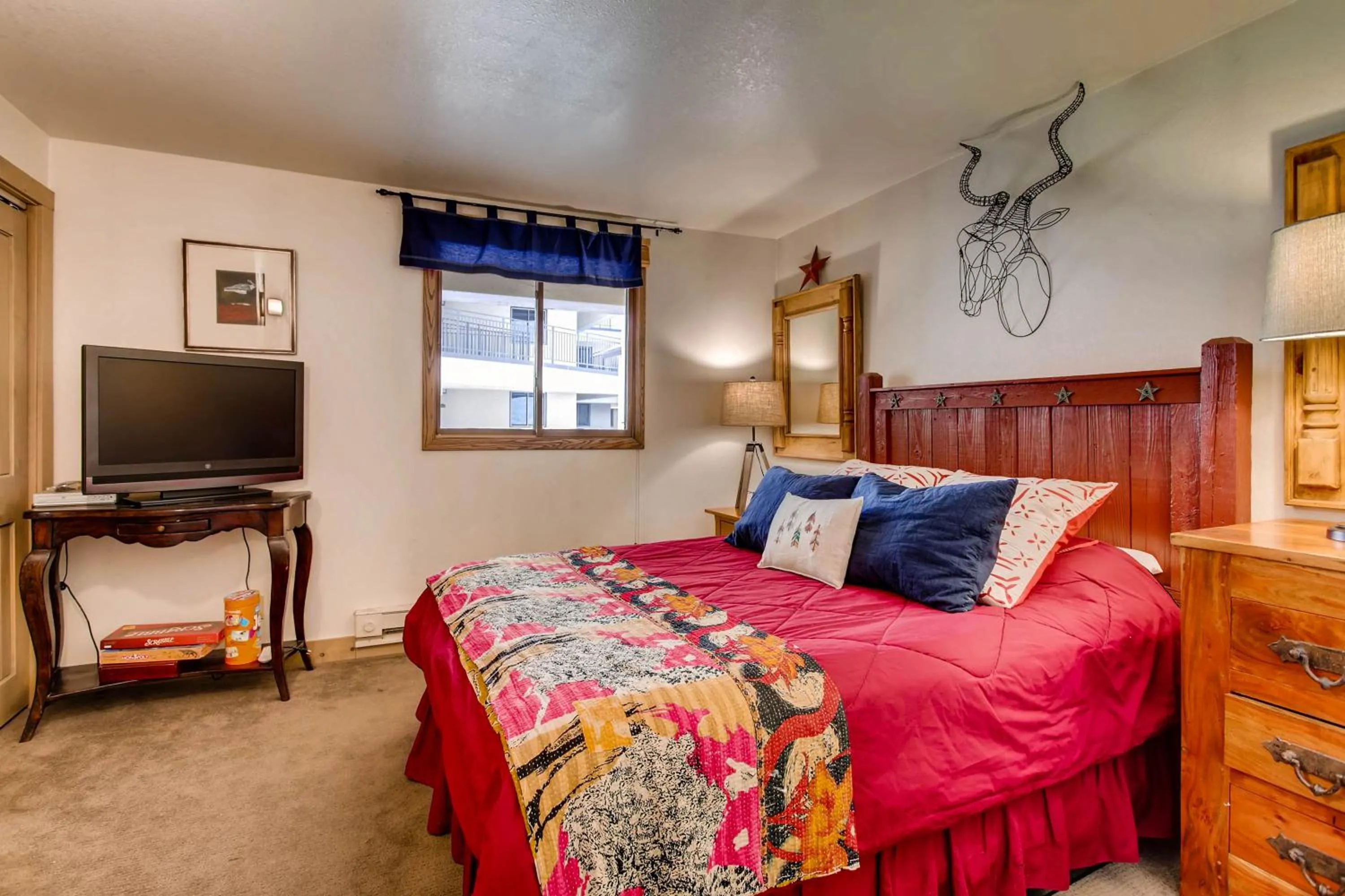 Bed in The Plaza Condominiums, A Vail Resorts Property