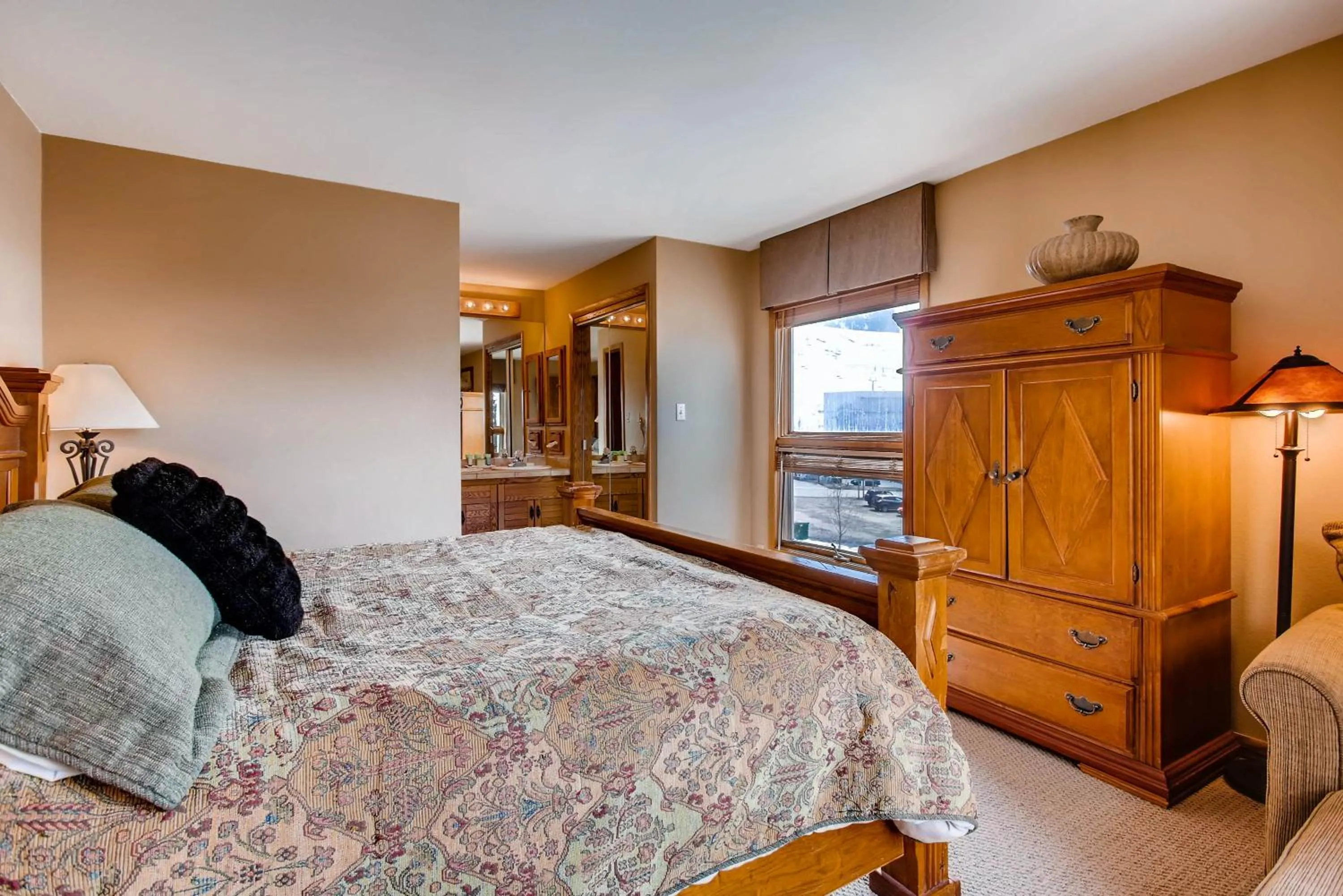 Bed in The Plaza Condominiums, A Vail Resorts Property