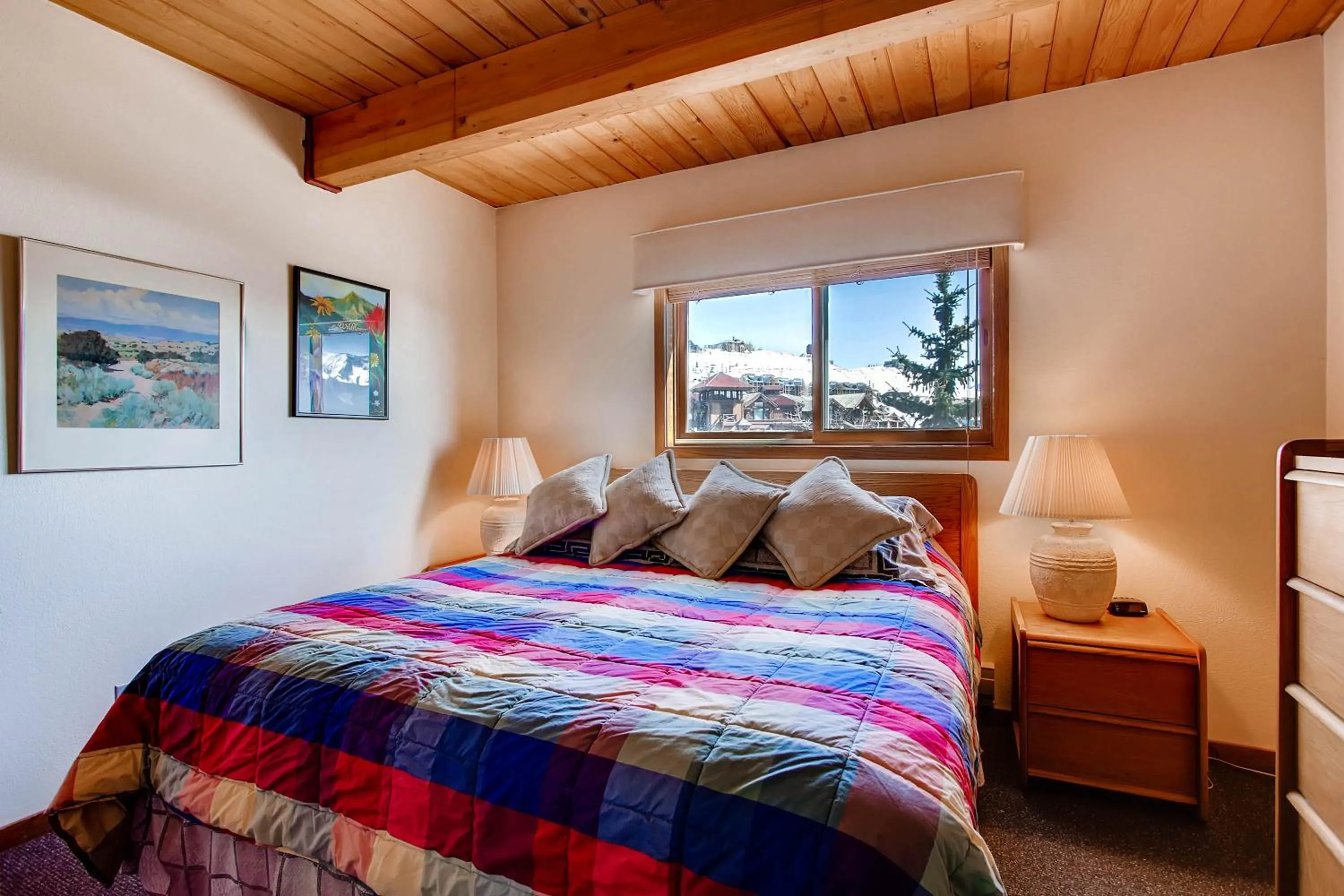 Bed in The Plaza Condominiums, A Vail Resorts Property