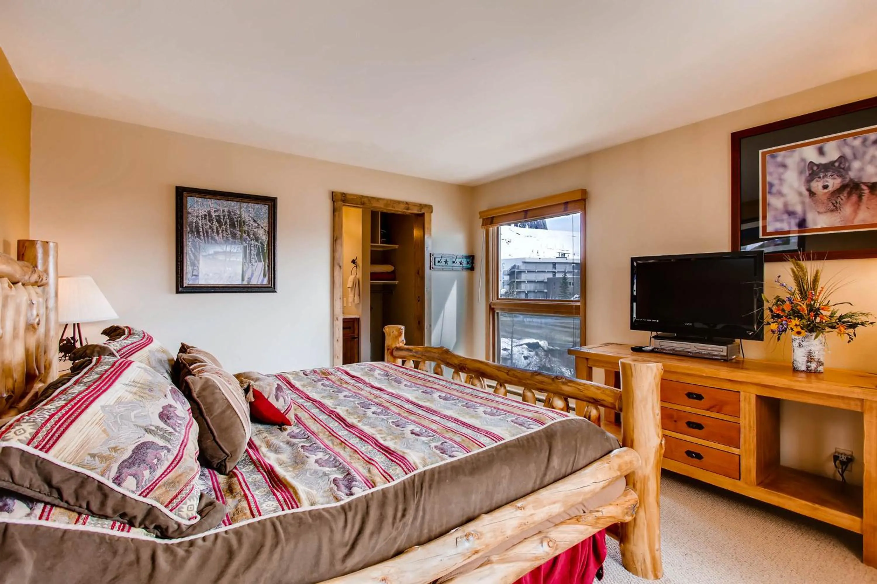 Bed in The Plaza Condominiums, A Vail Resorts Property