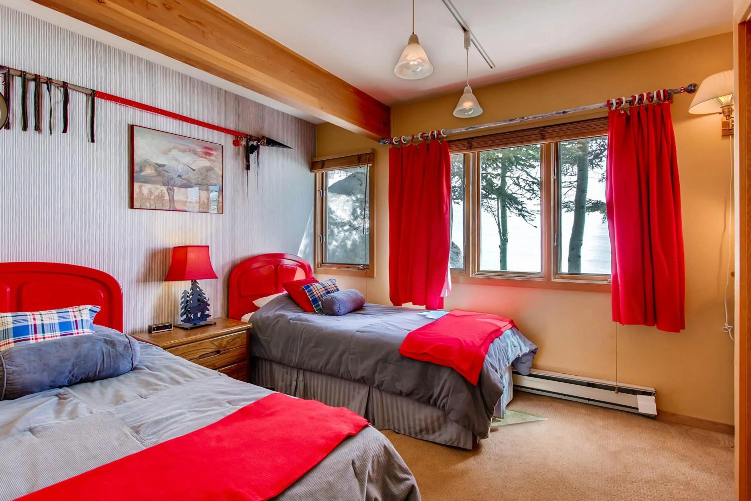 Bed in The Plaza Condominiums, A Vail Resorts Property