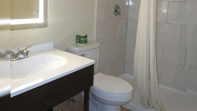 Hillside Inn & Suite