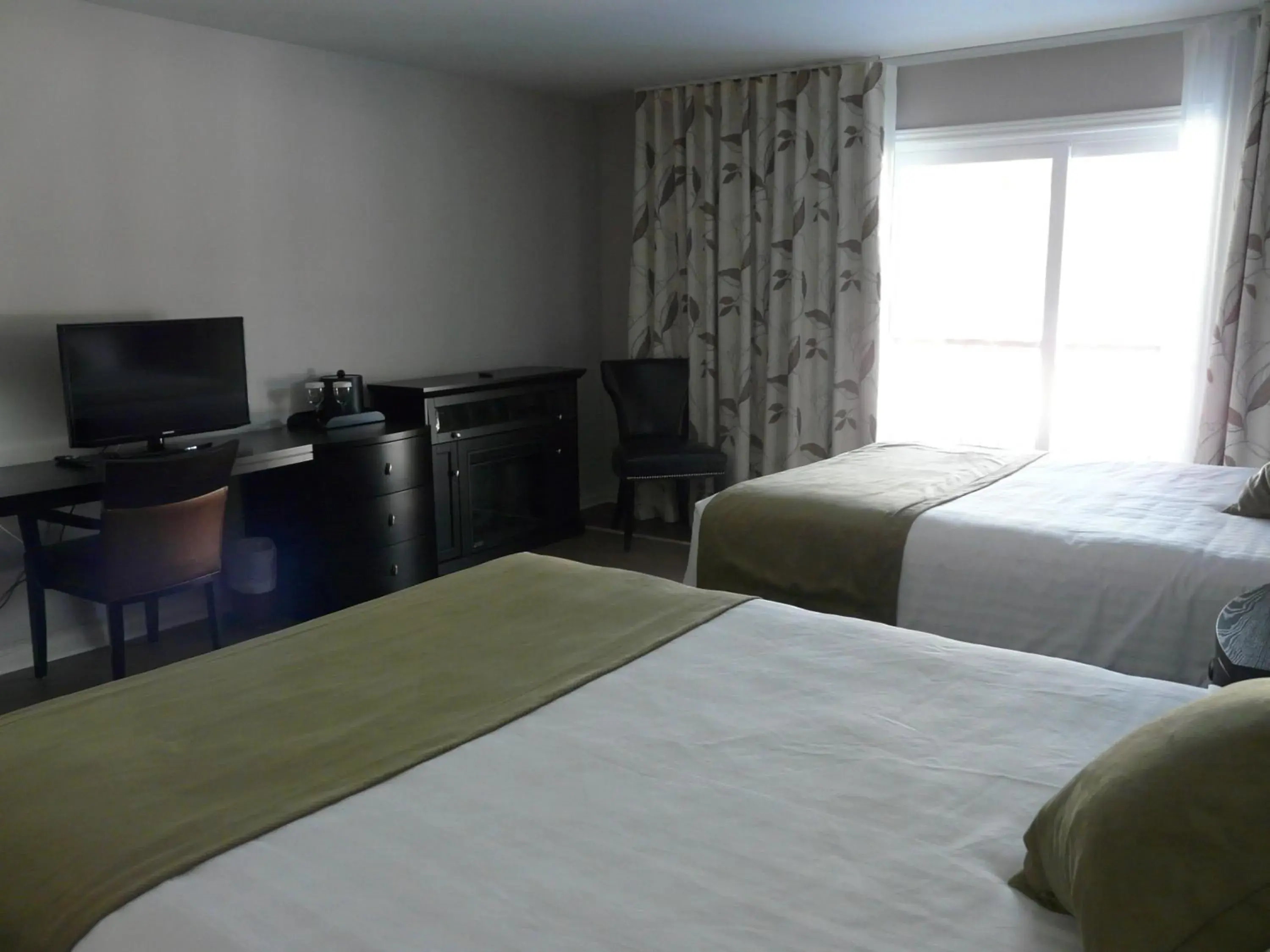 Queen Room with Two Queen Beds- Triple in Auberge des Gallant Queen Room with Two Queen Beds- Triple in Auberge des Gallant