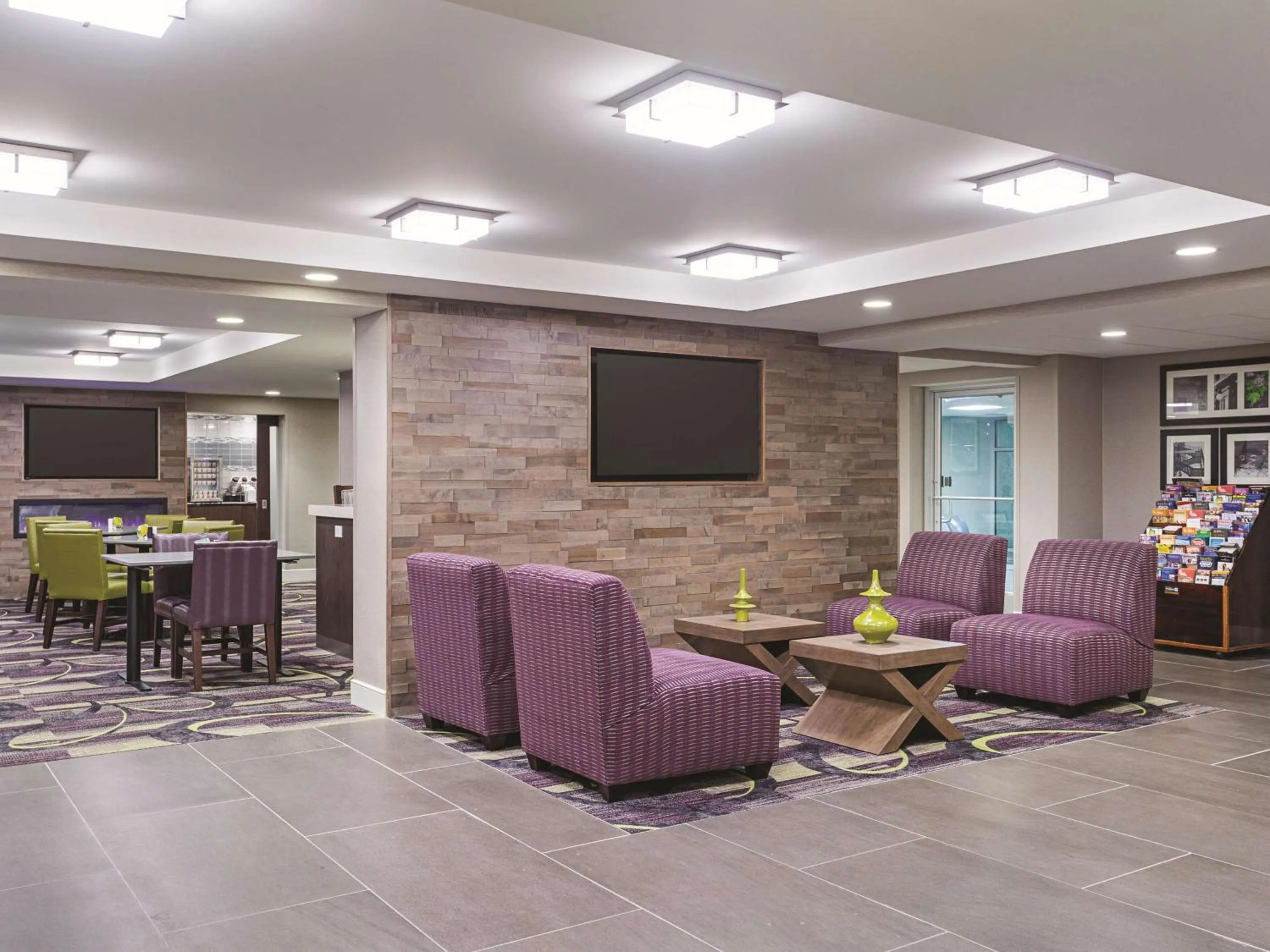 Lobby or reception in La Quinta by Wyndham Baltimore BWI Airport